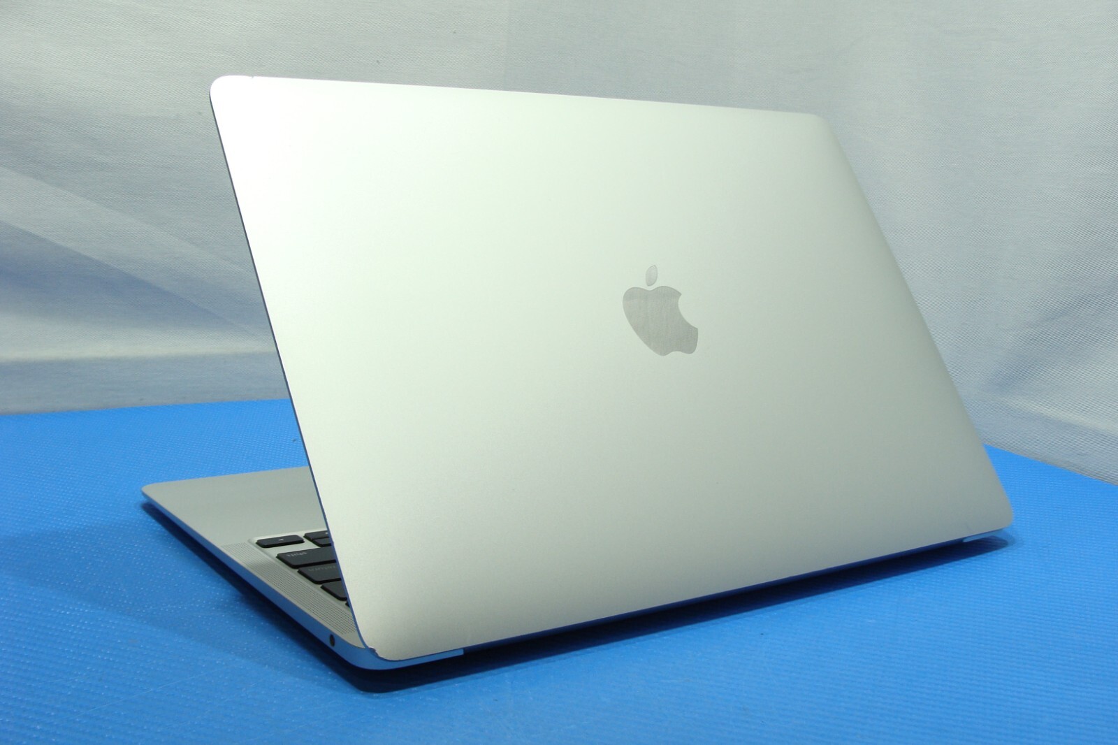 Apple MacBook Air A2337 13.3″ M1 (2020) 8CPU/7GPU 8GB 256GB MGN63LL/A OS Ventura