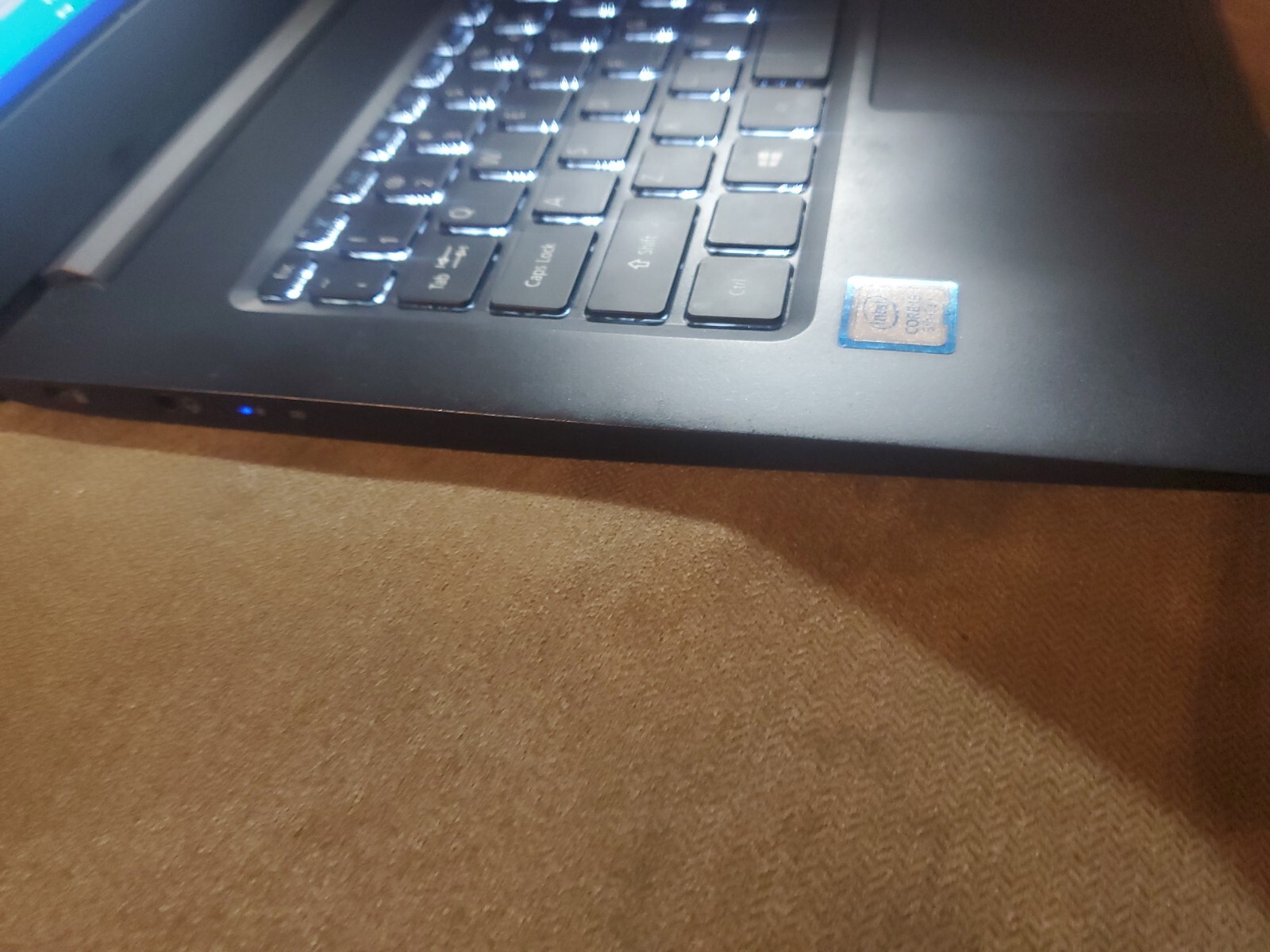 Acer TravelMate X514-51 series Intel Core i5-8250U 8gb Mem, 475gb