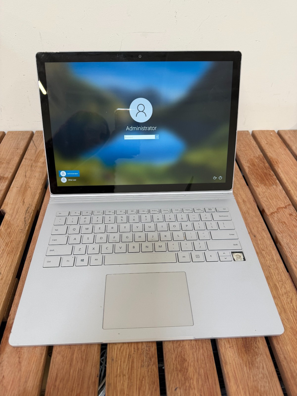 Microsoft Surface Book 2 15″ i7-8650U 1.90 GHz 16 GB RAM 256 GB Win11 For Parts