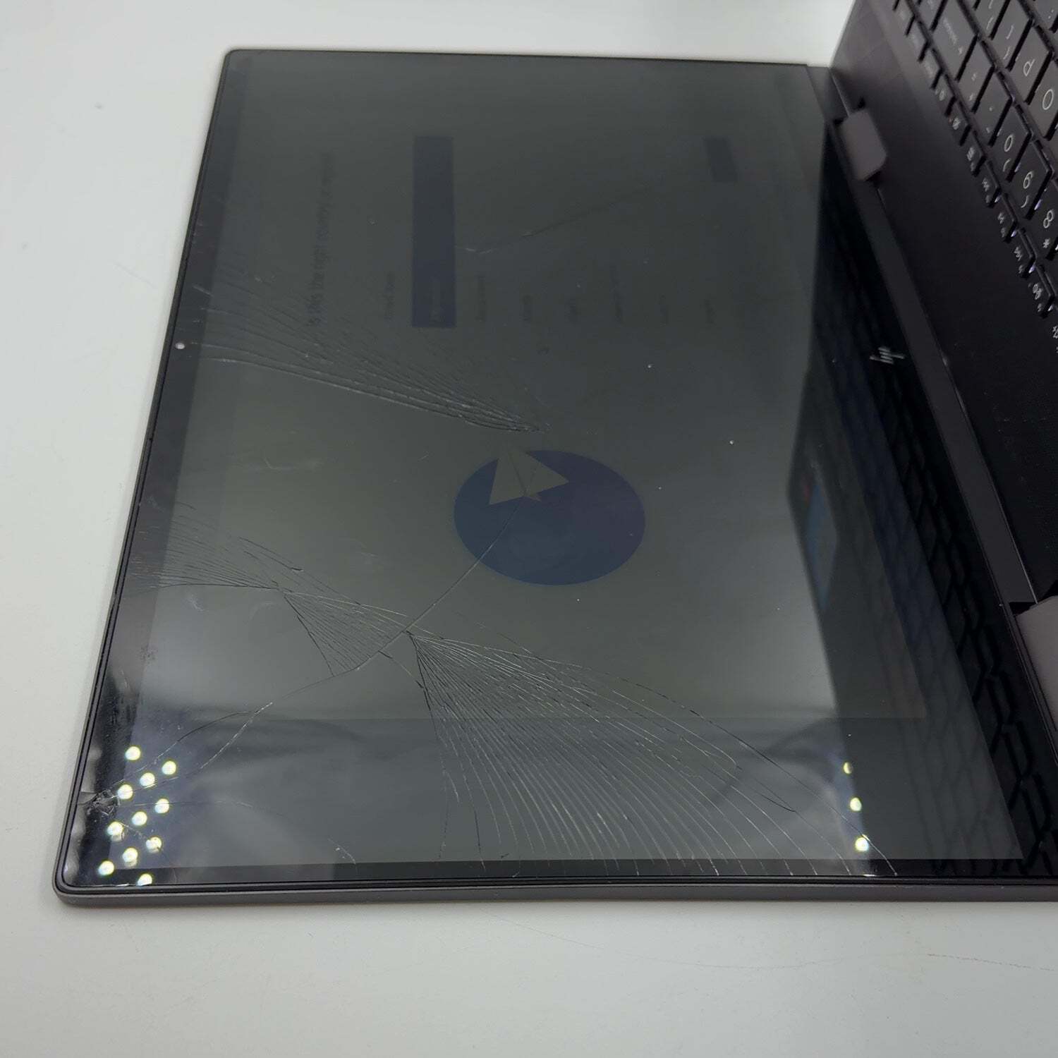 Broken HP Envy x360 15M-EE013DX Ryzen 5 4500U 8GB RAM 256GB SSD Cracked Screen