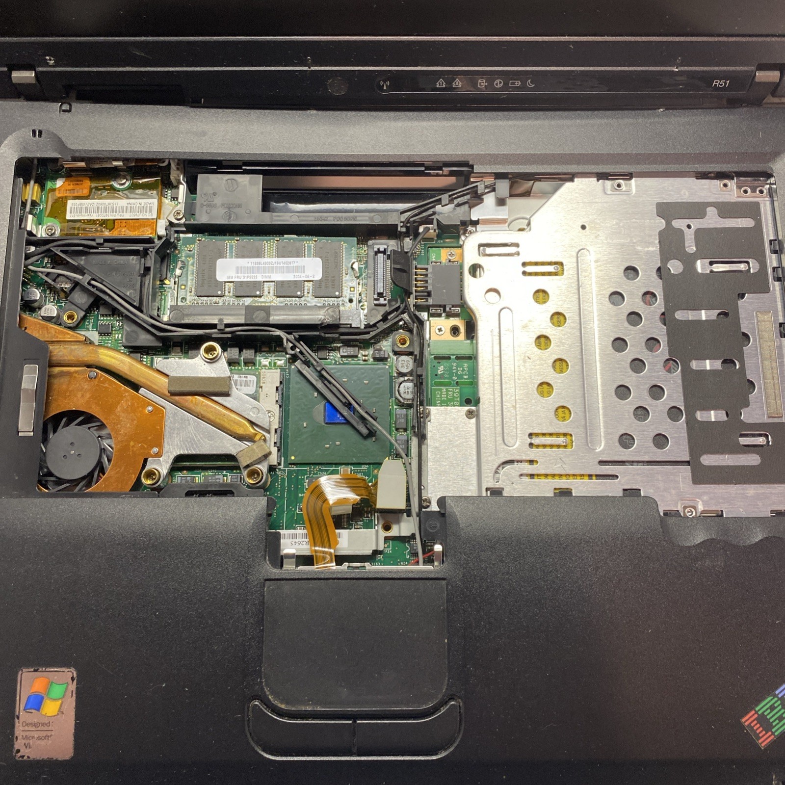 IBM ThinkPad R51 Laptop 15″ WXP no os Celeron 80gb 1024ram Cd extra parts