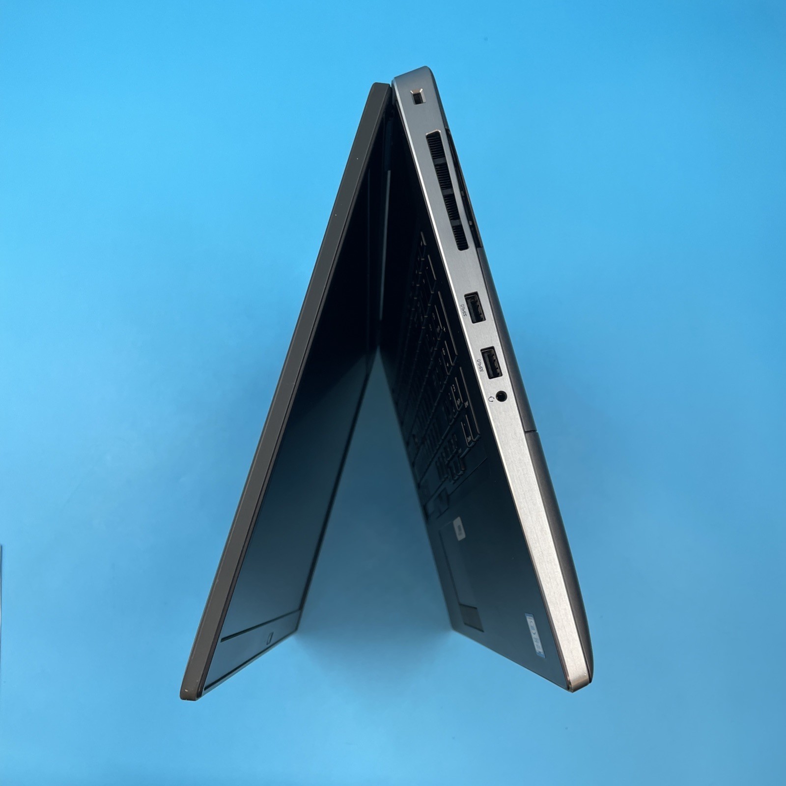 Dell Precision 7740 | i7-9750H | 64GB | NO DRIVE | RTX 3000 | NO OS | 50% BATT