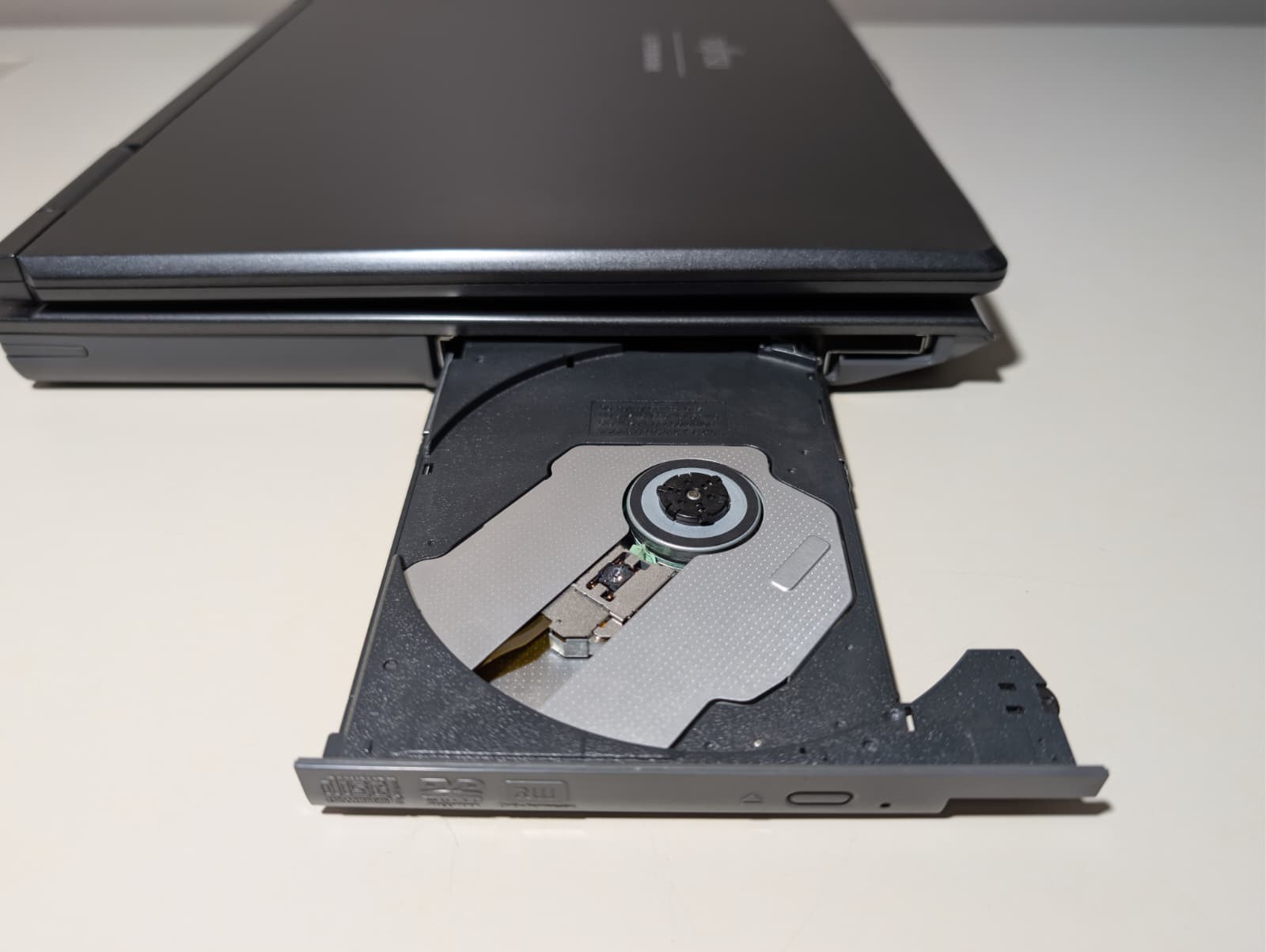 15″ FUJITSU LIFEBOOK A6120 | Core 2 Duo T8100 4GB RAM 500GB HDD | XP 32-Bit DVD