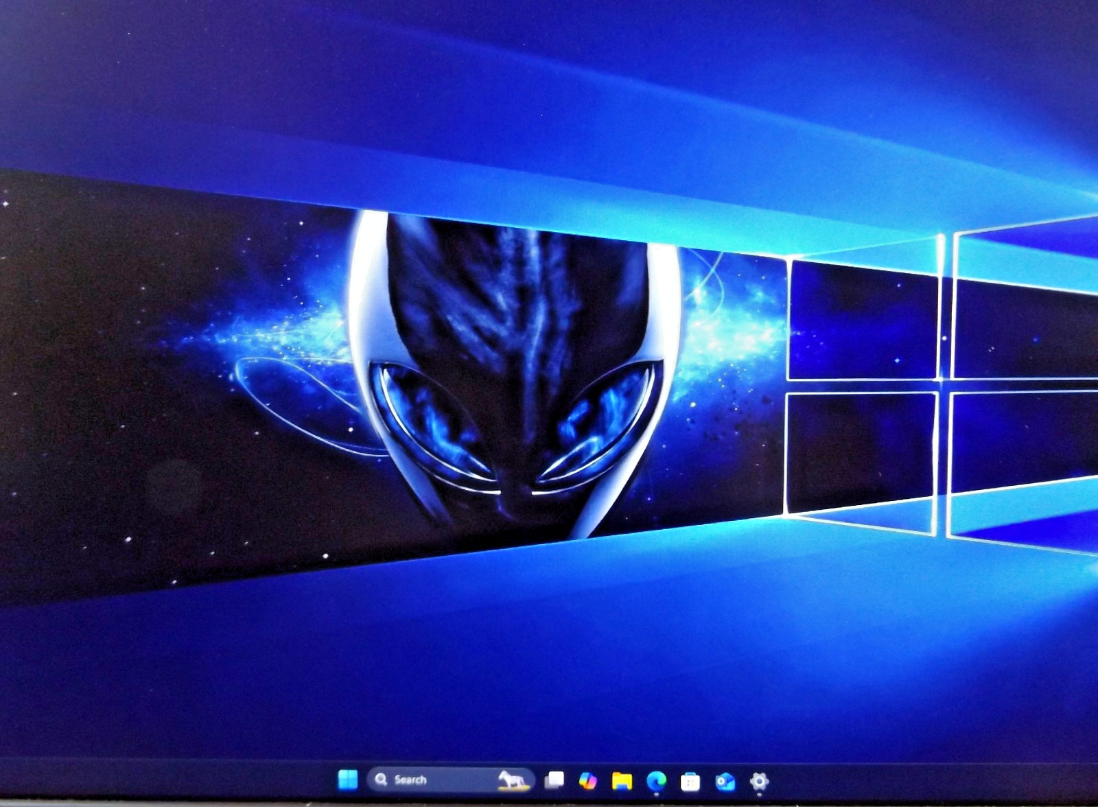 Dell Alienware 17 R4 i7-7700HQ GTX 1070 8GB Vram 16GB RAM 1.25TB SSD Grade A