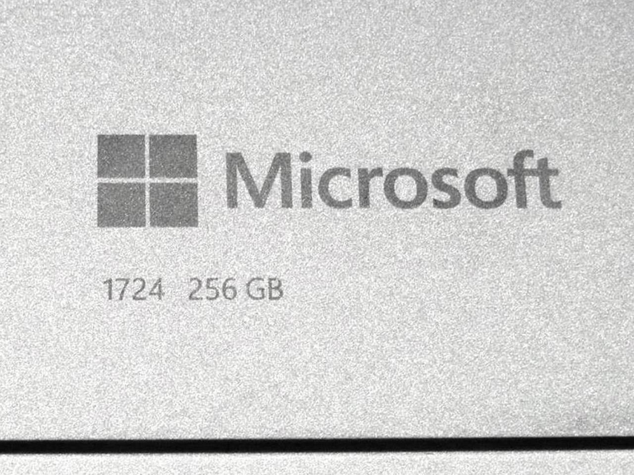 Microsoft Surface Pro 4 1724 2-in-1 12.3″ | i5-6300U | 8GB LPDDR3 | 256GB NVMe