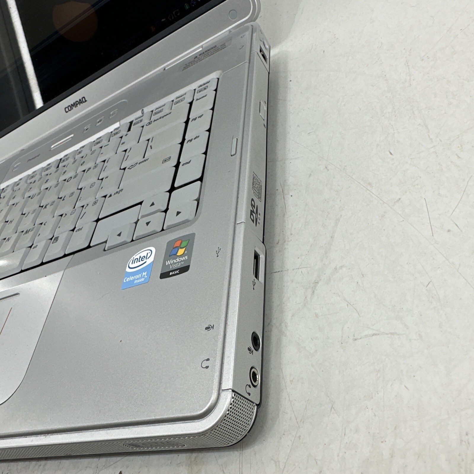 Hewlett-Packard ￼HP Compaq Presario C500 Comes With Ac Adaptor