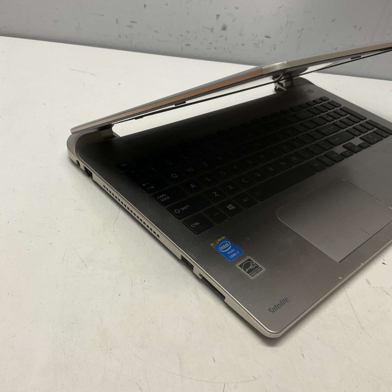Toshiba Satellite S55 Laptop Intel core i7 4th Gen FOR PARTS ONLY BROKEN LCD
