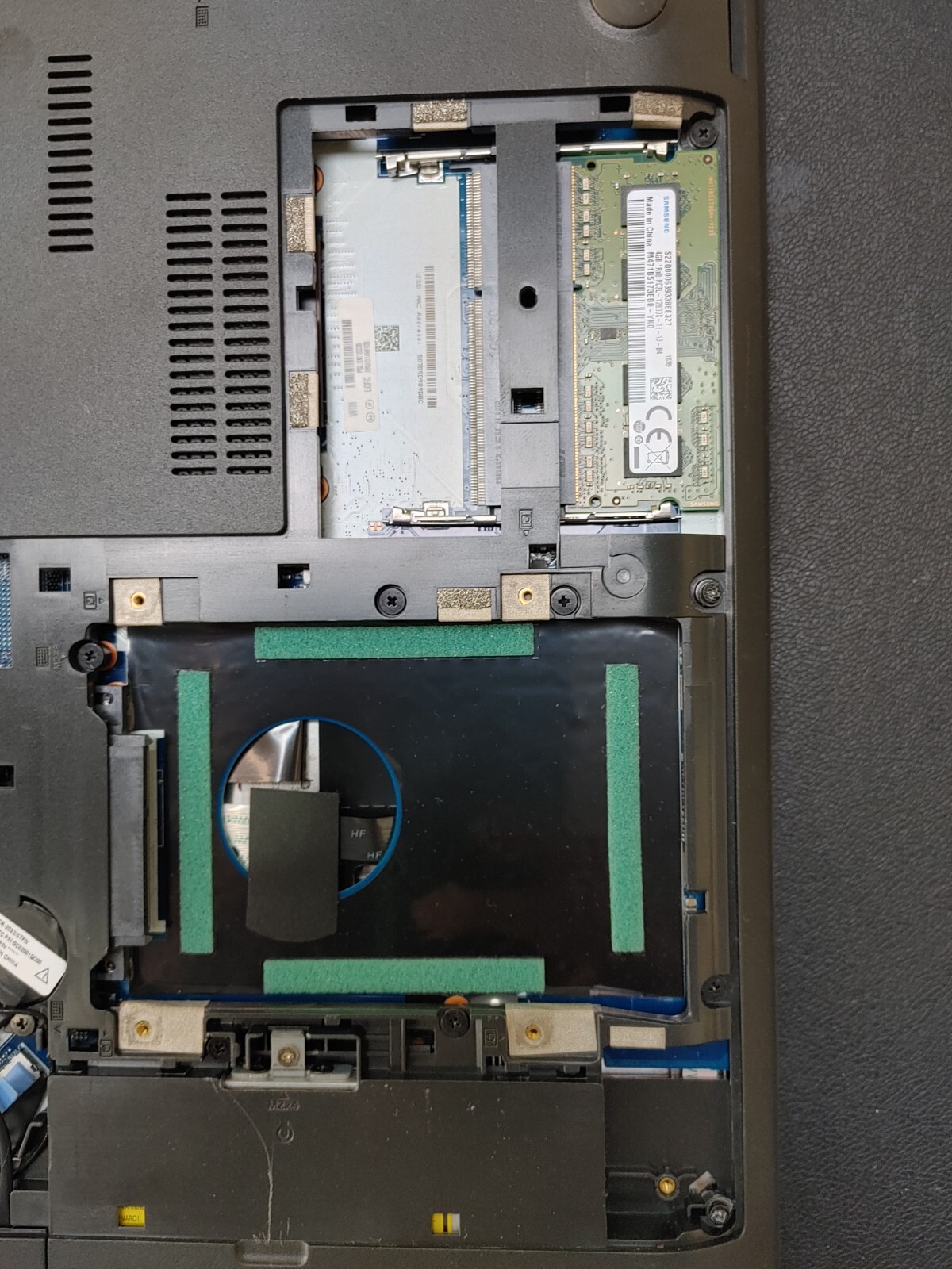 Lenovo ThinkPad E560 Core i5-6th Gen , 4GB RAM , NO HD ( Selling Motherboard)
