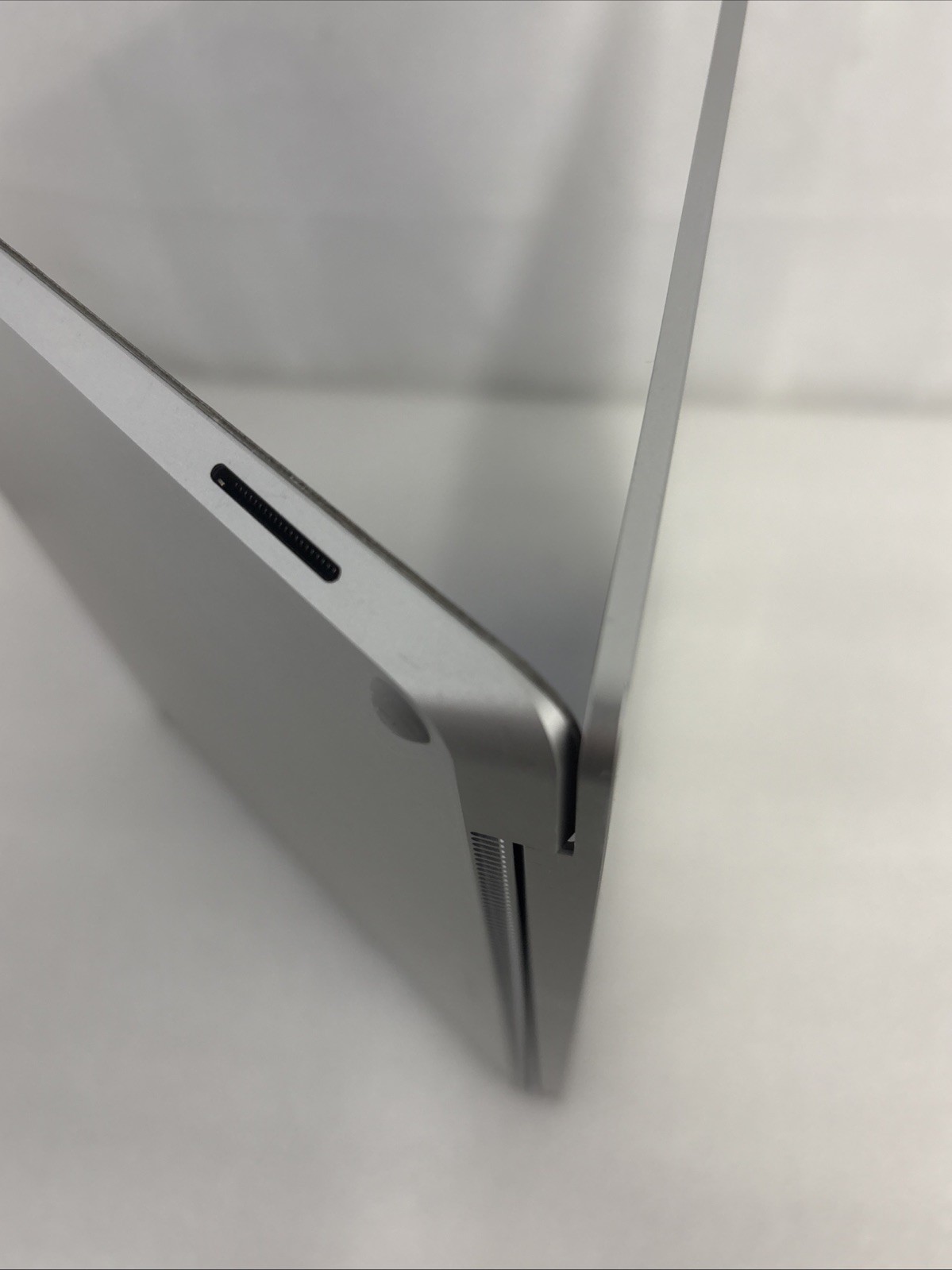 Microsoft Surface Laptop 4 13.5″ (256GB SSD, AMD Ryzen 5, 16GB) Platinum *Read*