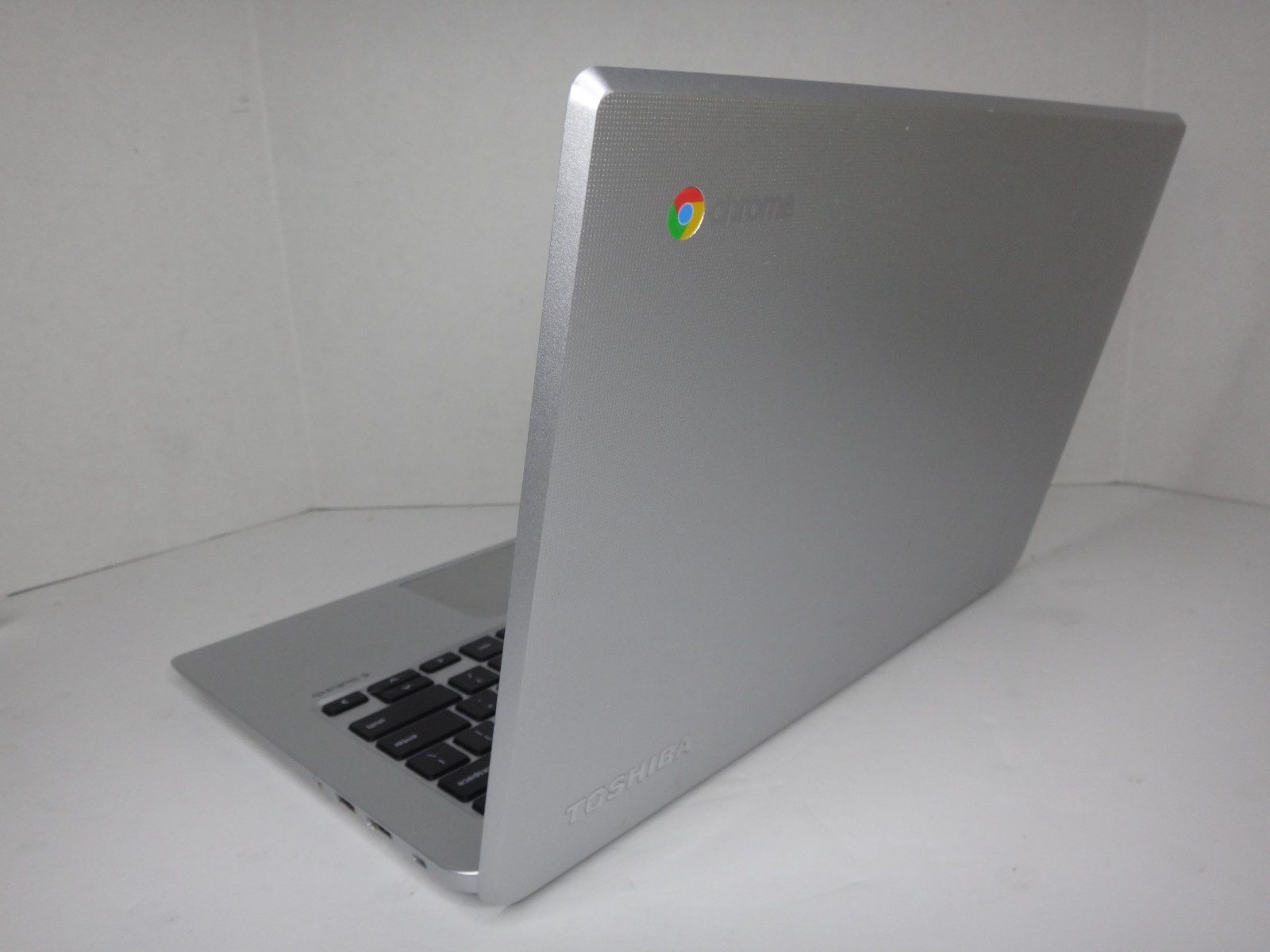 TOSHIBA Chromebook 2 CB30-B3122 PLM02U-00J008 Laptop TESTED / WORKING