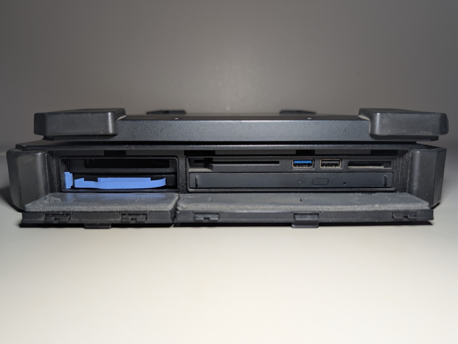Dell Rugged Extreme 7404 Touchscreen | i5 16GB RAM 256GB SSD | RGB Pen DVD+RW