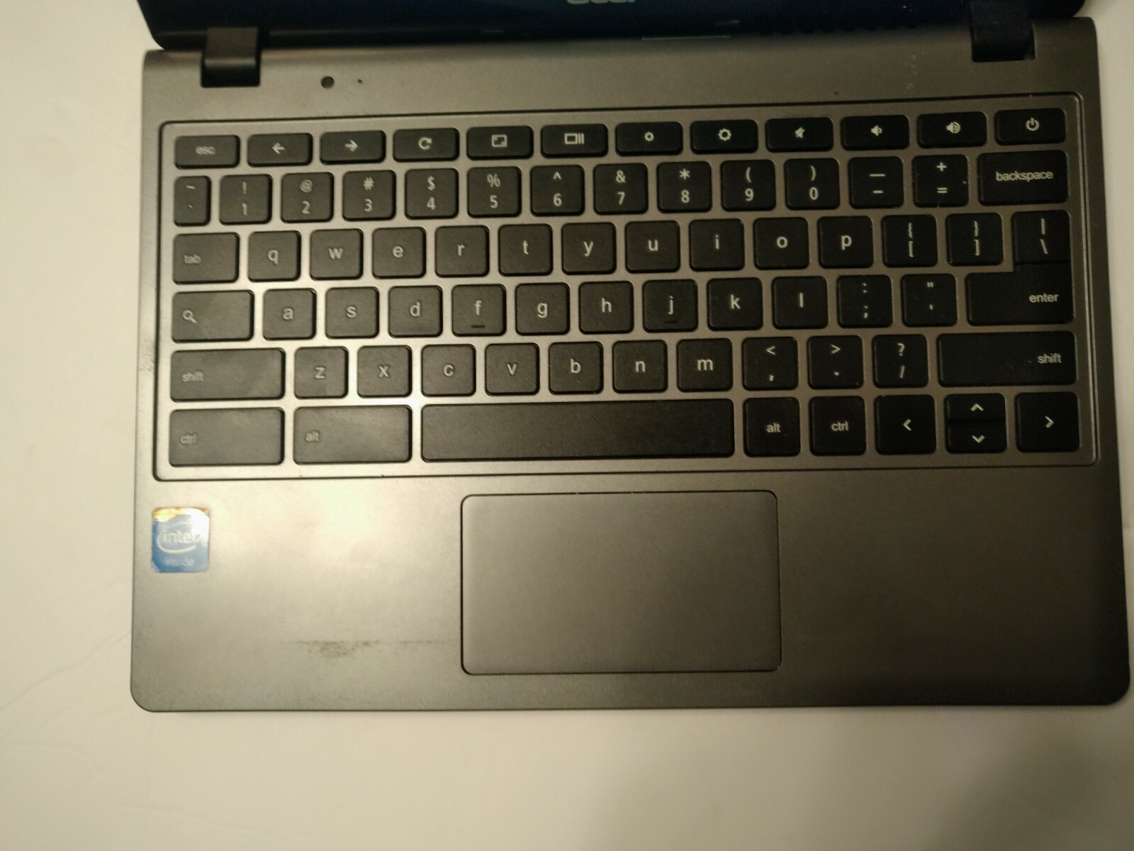 ACER CHROMEBOOK C720 laptop. Intel celeron processor. 2 gb ram. 16 gb ssd. 