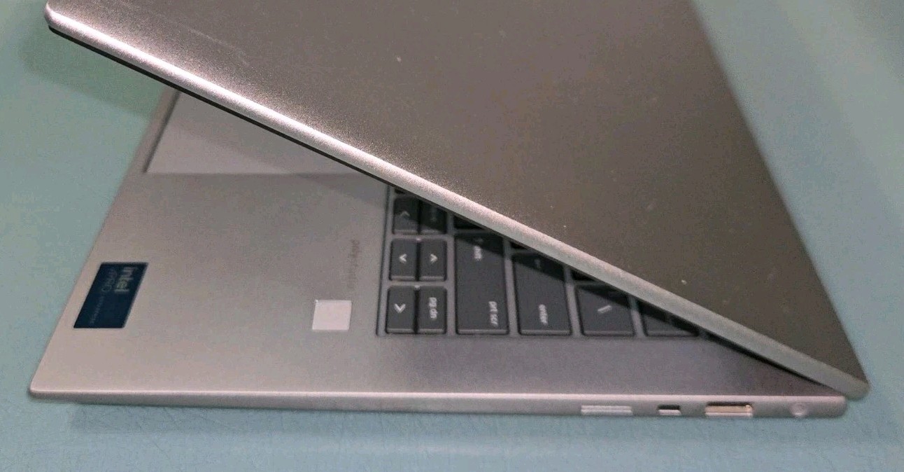 HP ZBook Firefly G11 14″ FHD+ ULTRA 5 135U – 512GB SSD – 32GB W11 Backlit – FAST