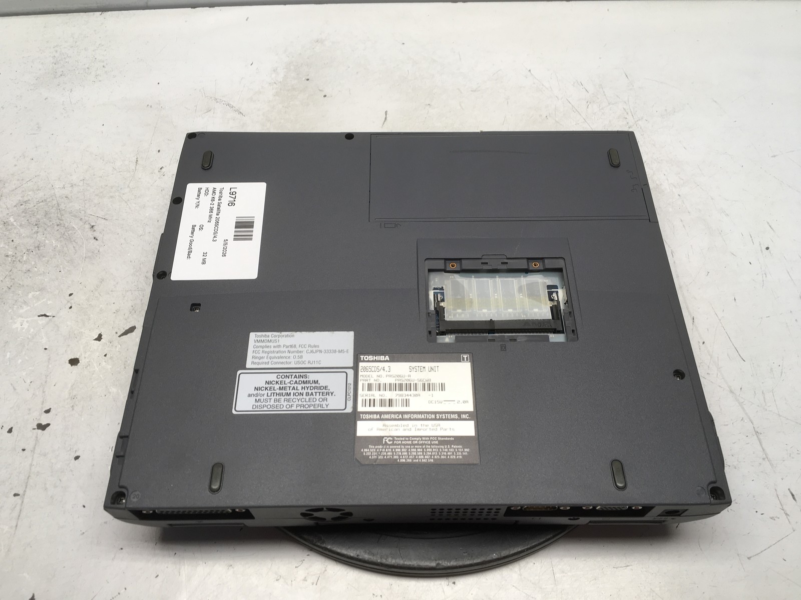 Toshiba Satellite 2065CDS/4.3 AMD K6-2 366 MHz 32 MB NO HDD No Batt
