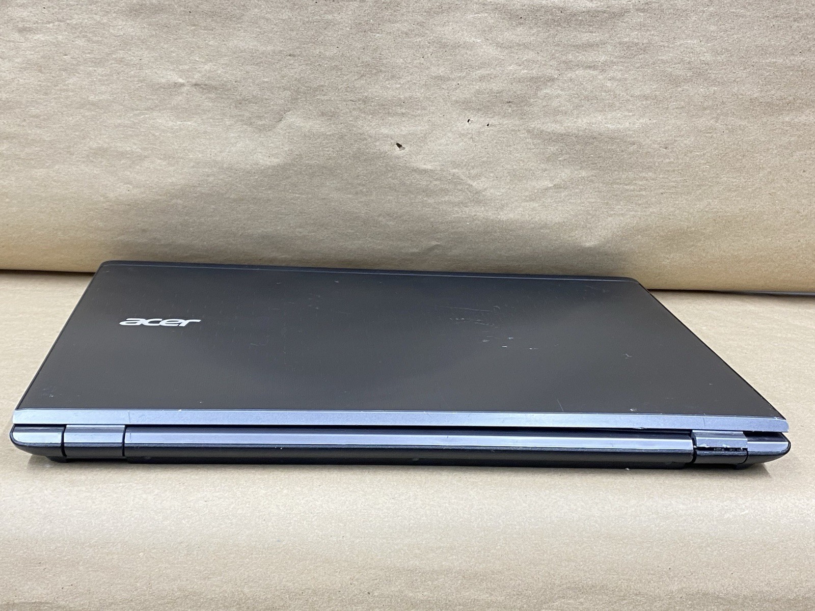 Acer Aspire V3-575T – 15.5″ FHD – i7-6500U – 6 GB – 256GB – Win 11 Pro – READ