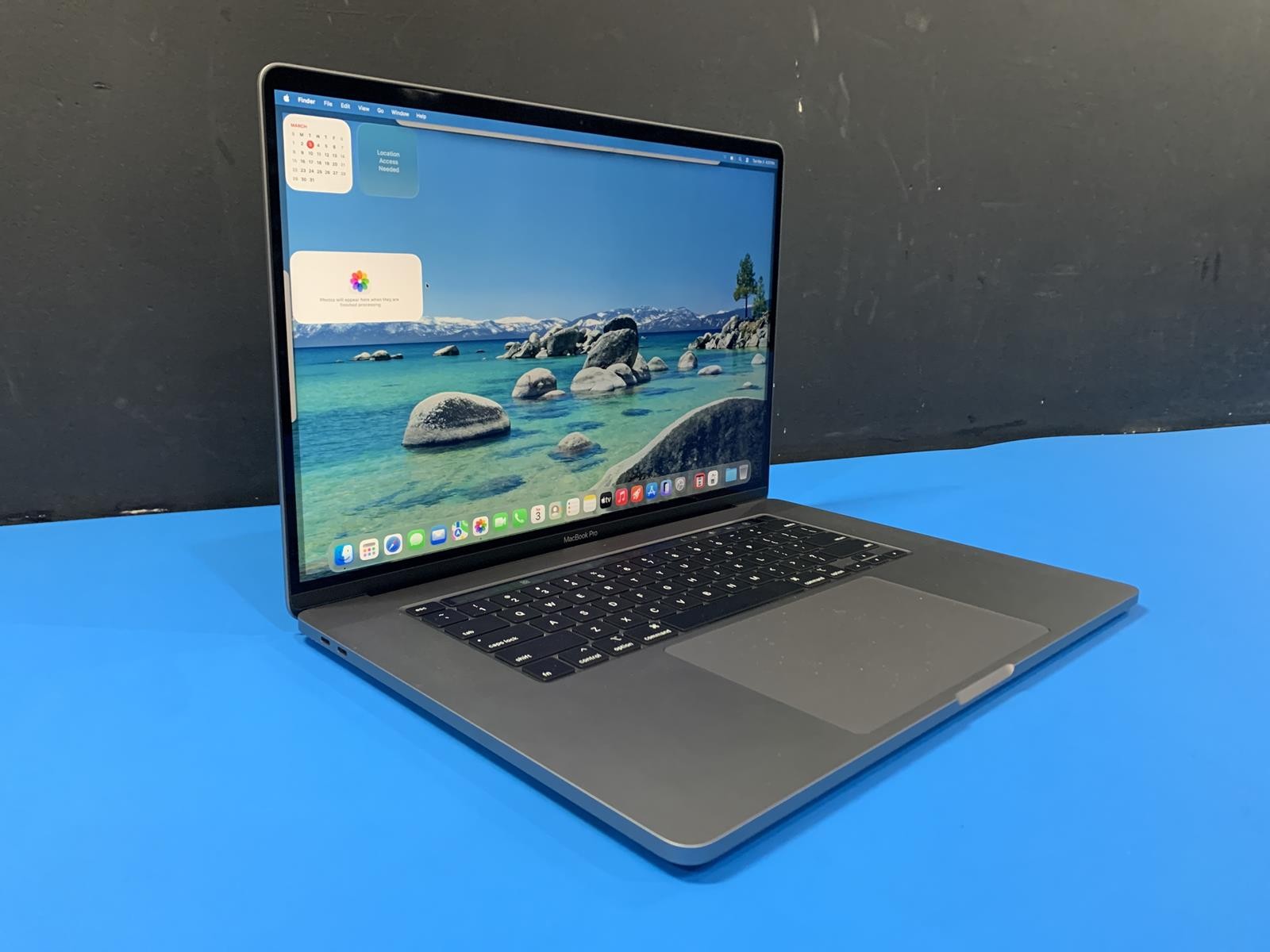 Apple MacBook Pro A2141 Core i7 9750H 2.60GHz 16GB DDR4 512GB SSD MVVL2LL/A