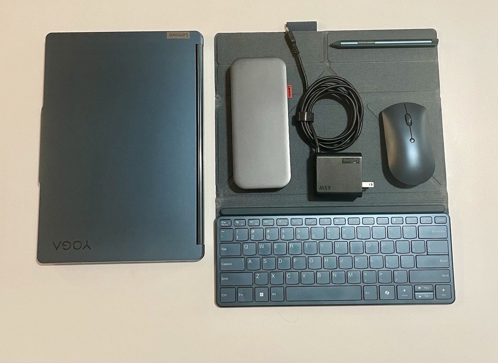Lenovo Yoga Book 9i Laptop Dual Screen Intel Core Ultra 7 155U, 32 GB RAM 512 GB