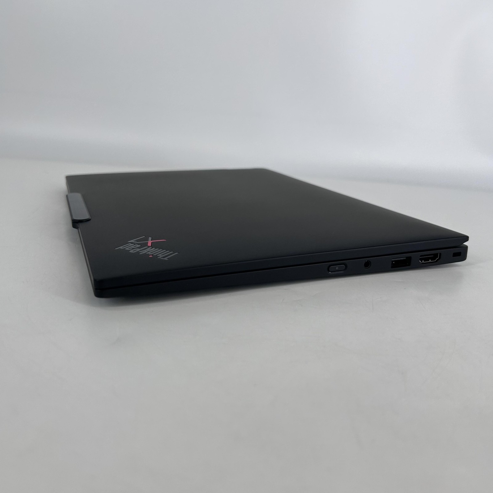 Lenovo ThinkPad X1 Carbon Gen 12 14 FHD+ 1.3 GHz Ultra 5 125U 32GB 1TB SSD