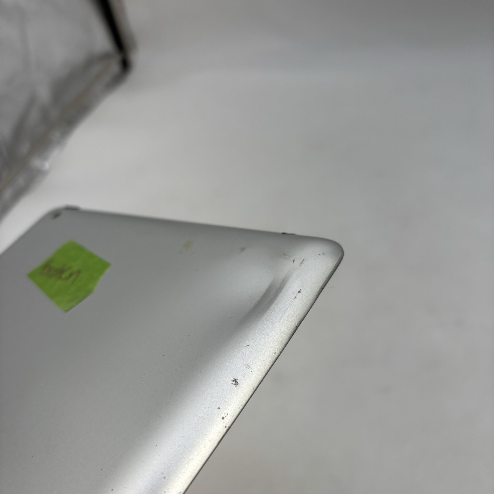 Apple iPad 2 A1395 16GB Wi-Fi Tablet Cracked Screen Broken For Parts & Repair