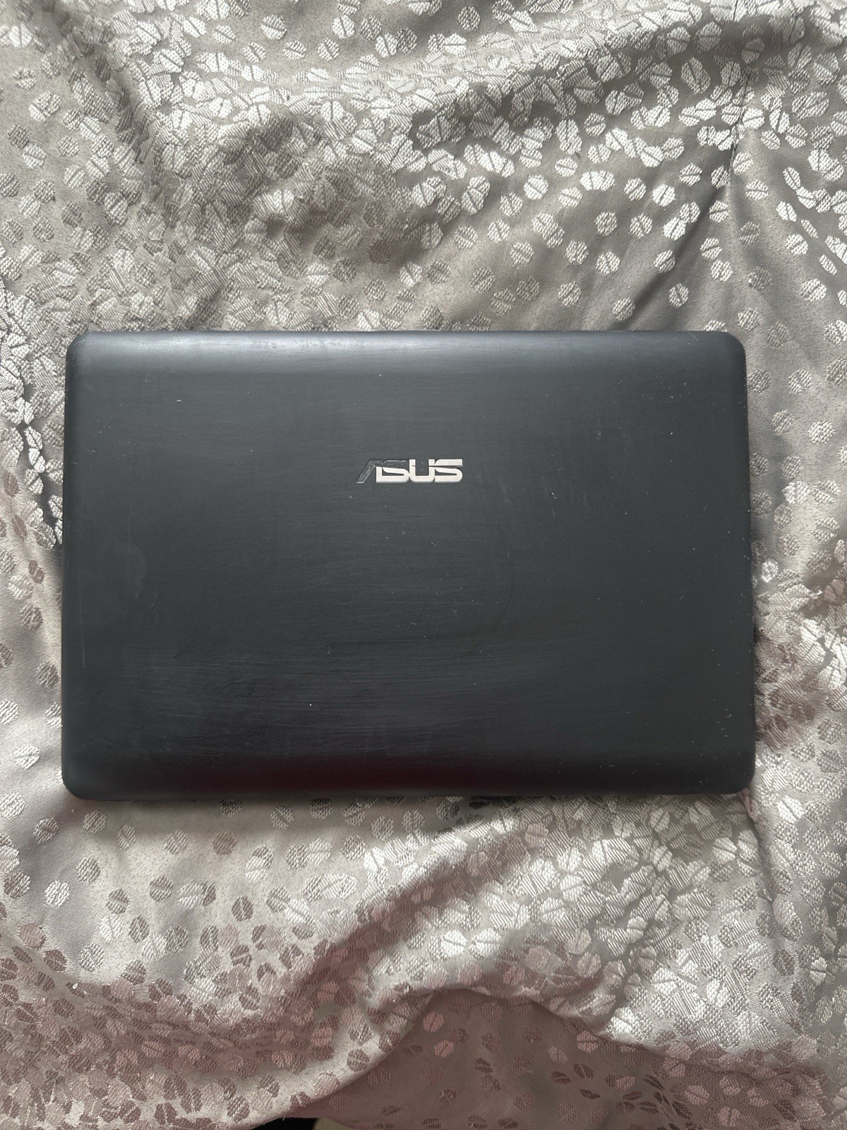 ASUS Eee PC 1001PX 10.1” Netbook – For Parts/Not Working – No Power – No Charger