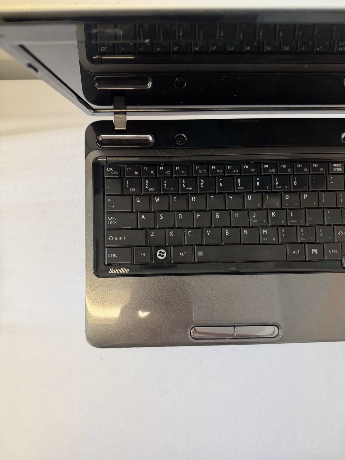 Toshiba Satellite L645D-54056 Laptop – Good Screen – CPU Unknown – Read Des
