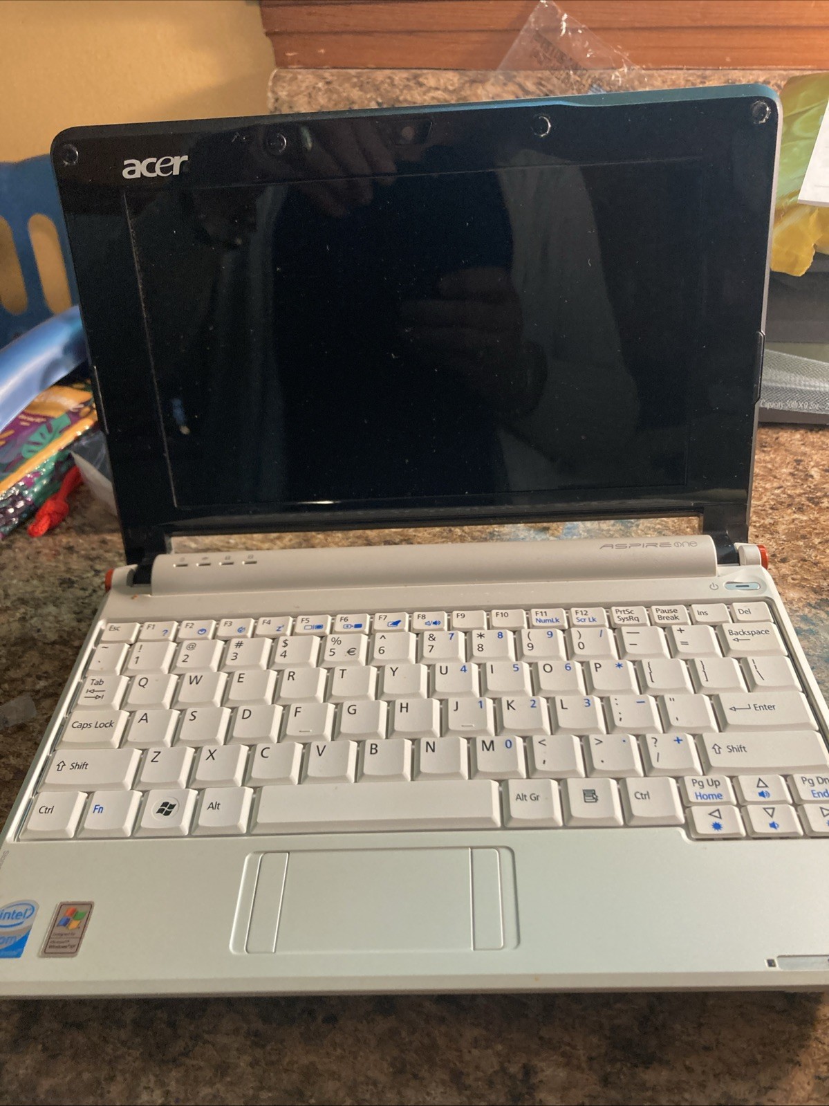Acer Aspire One Series ZG5 Intel Atom 1.60GHz Netbook Laptop PARTS NO CORD Untsd