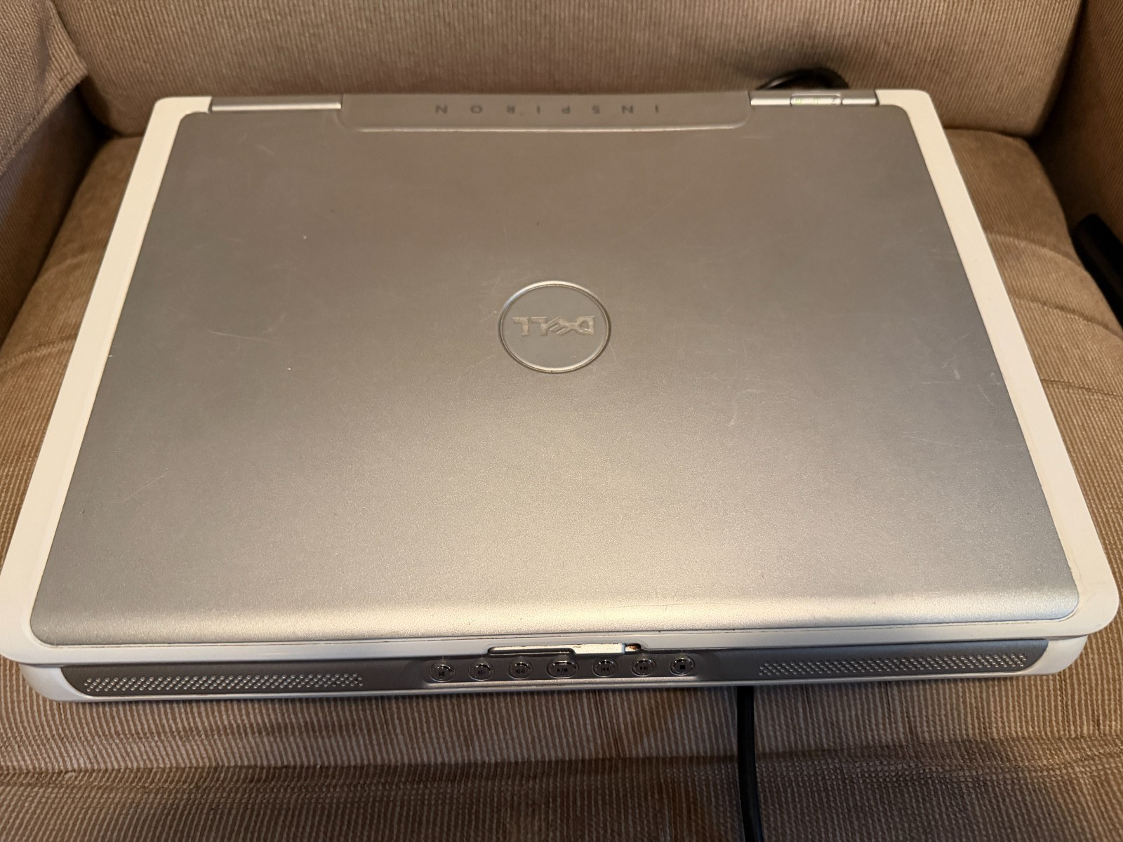 Dell E1505 Laptop 4gb Ram, 120gb hd Win Vista,DVD-RW, 15.4 screen Wi-Fi)