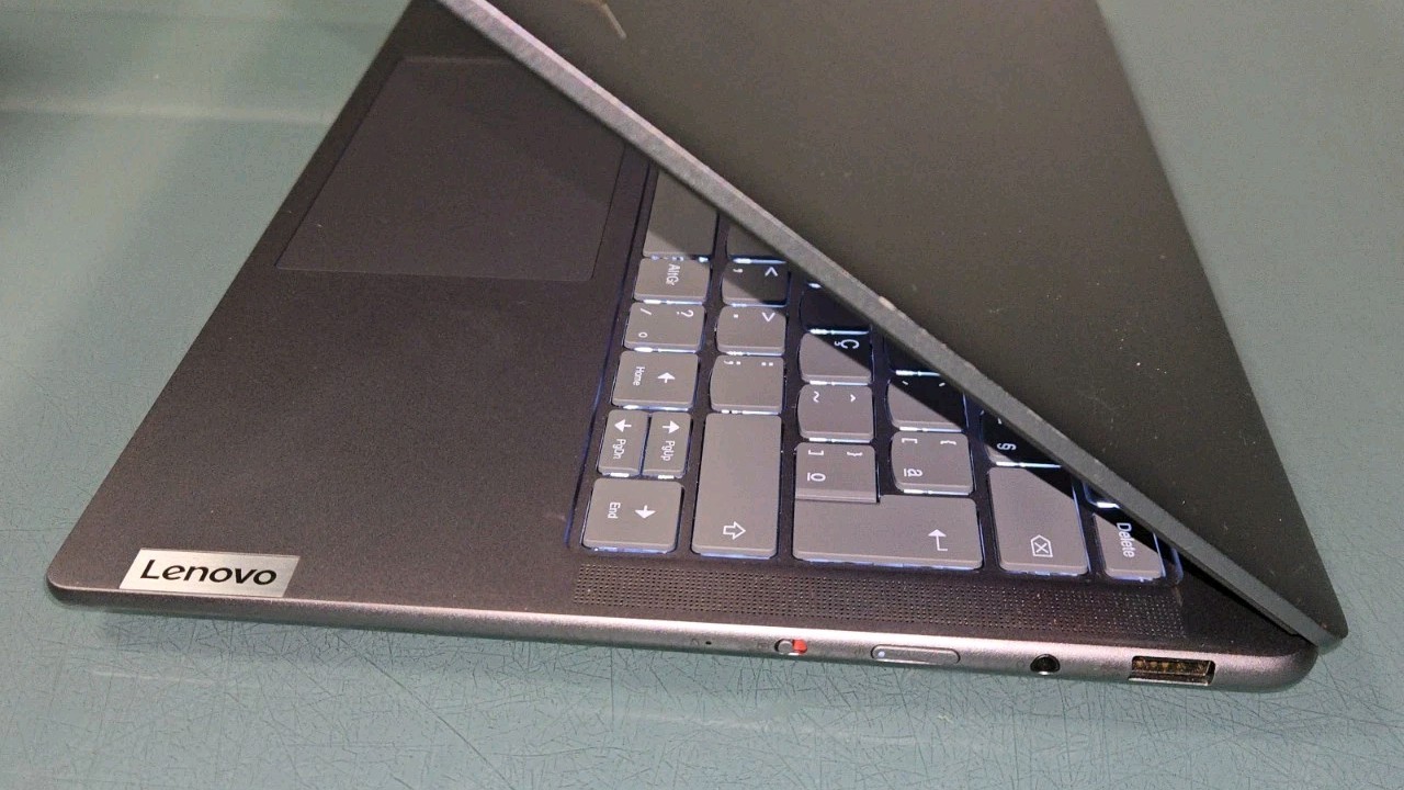 Lenovo Yoga Slim 7 14IMH9 U5 Core Ultra 5 Series 1 125H 512GB 16GB 1920 x 1200