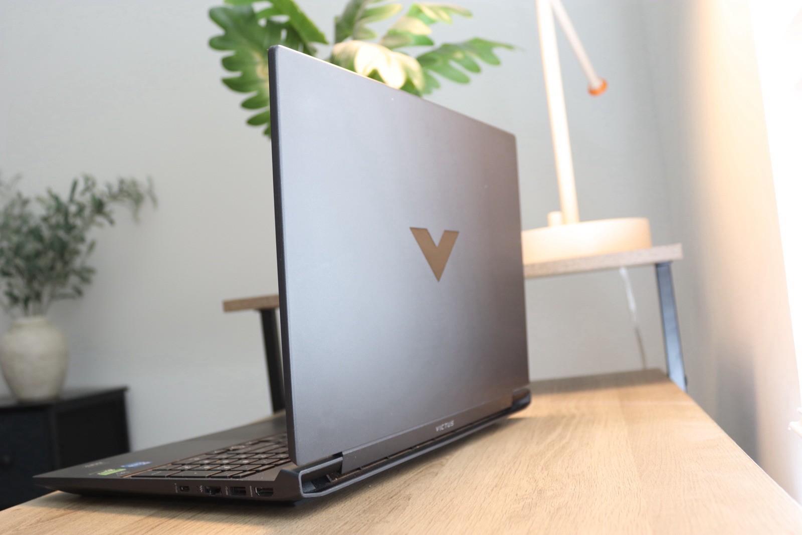 HP Victus Gaming Laptop RTX 4050 32GB RAM 2TB SSD 144Hz