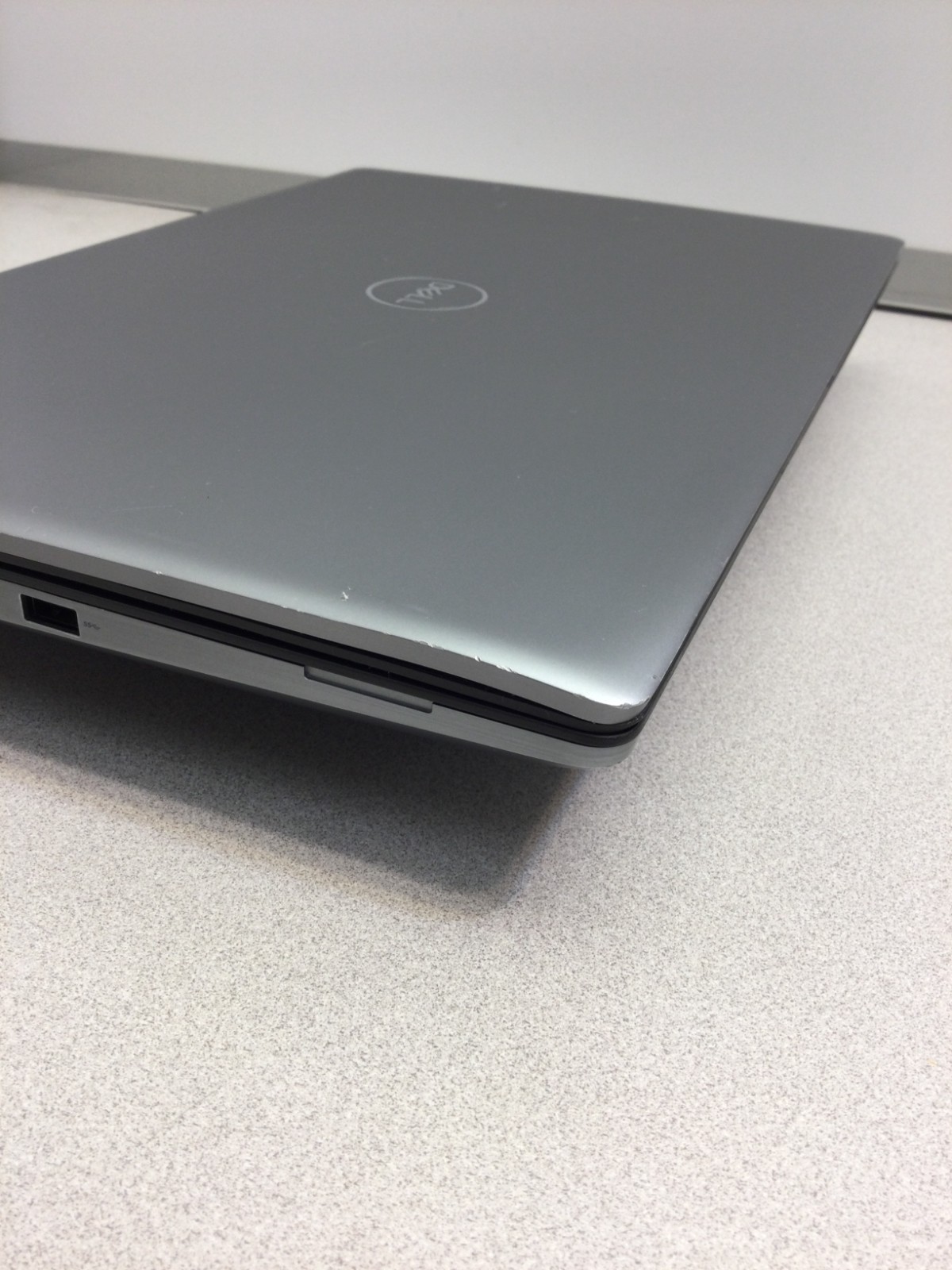 Dell Precision 7750 i7-10875H 2.30GHz 32GB 256GB NVMe 17.3″ RTX 4000