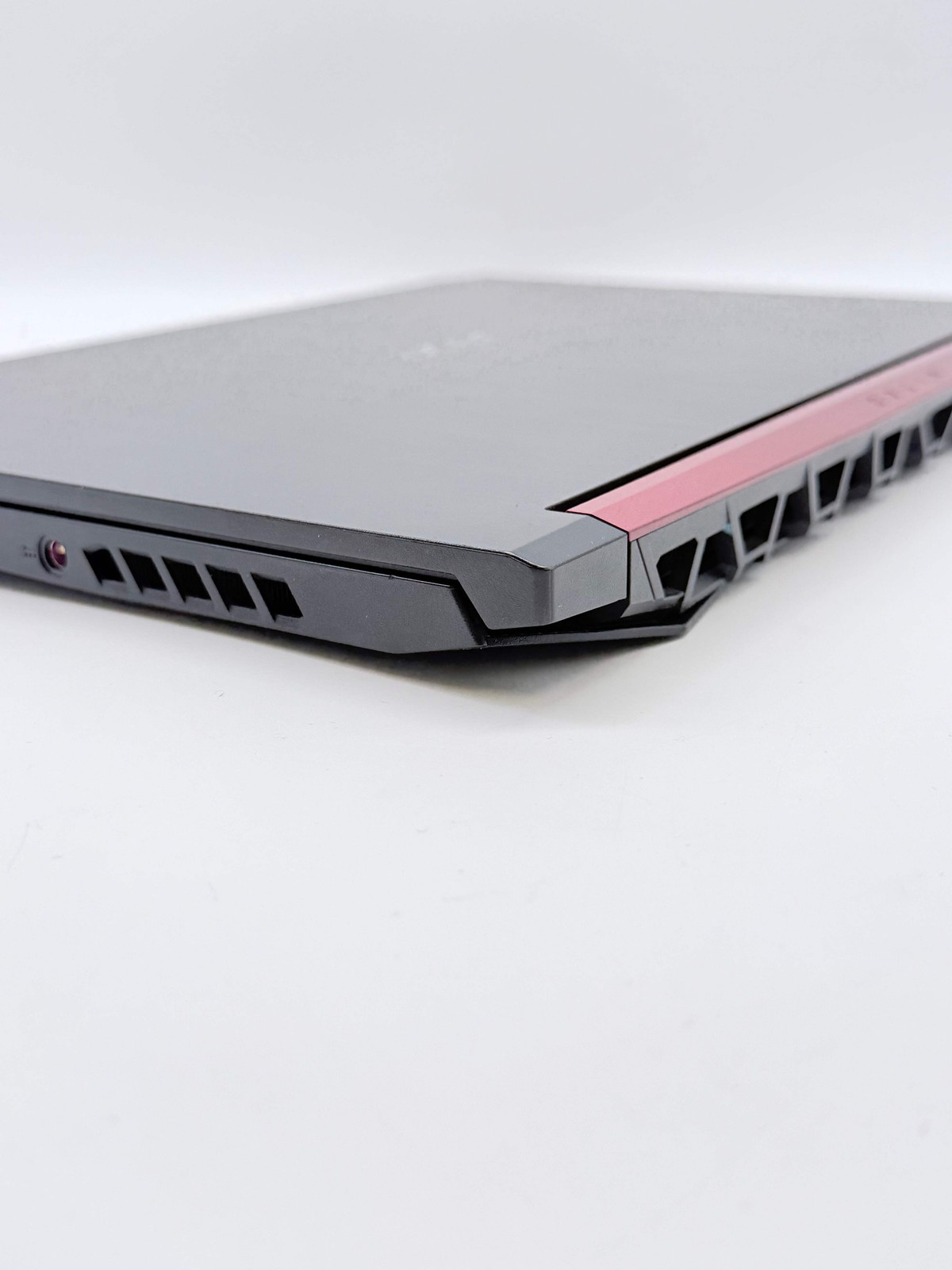 Acer Nitro 5 N18C3 14″ Core i5 8GB RAM 1TB HDD w/ Charger Loose Hinge