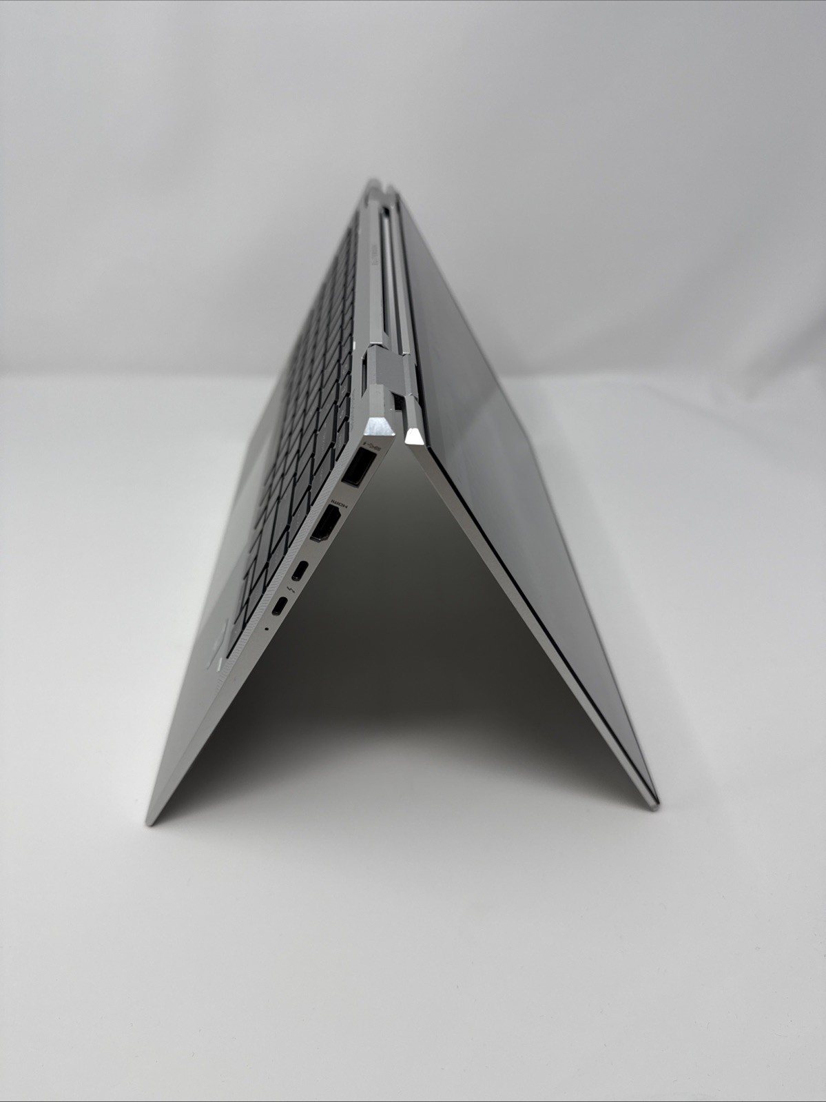HP EliteBook x360 1040 G8 14″ (Intel Core i5 @ 2.40GHz, 256GB SSD, 16GB RAM)