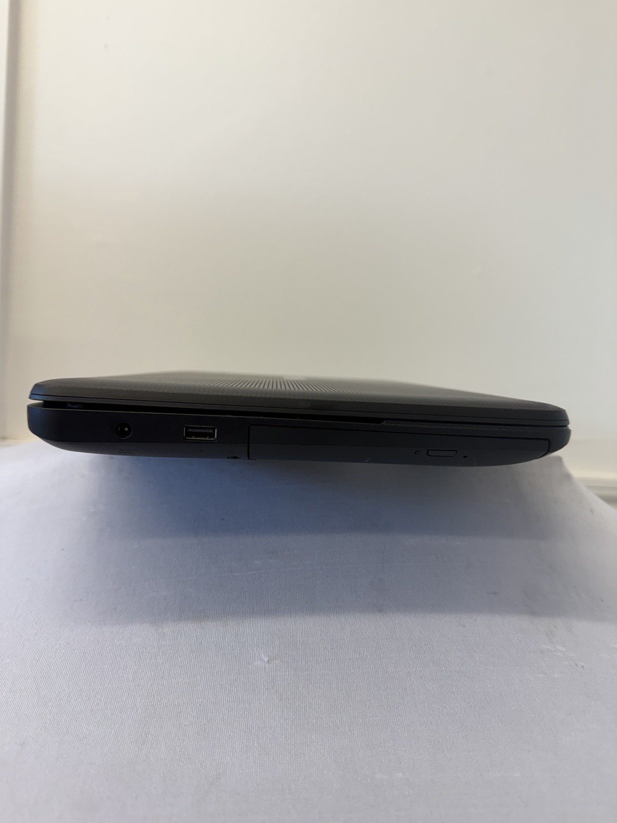 Toshiba Satellite Laptop – Good Screen – AMD E-300 – Read Des
