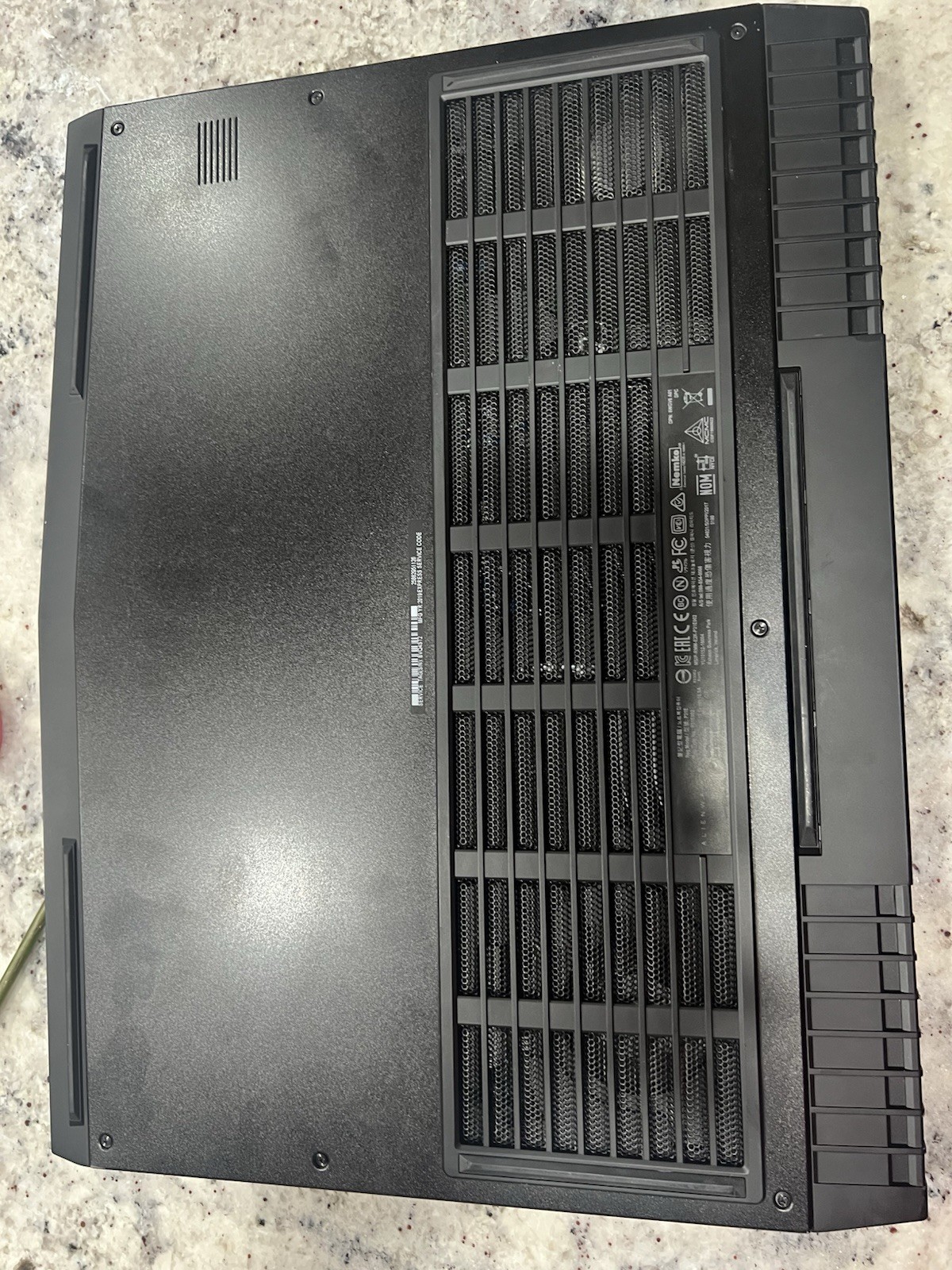 Alienware 17 R5 P31E i9-8950HK@2.9GHz 512GB 32GB GTX 1070