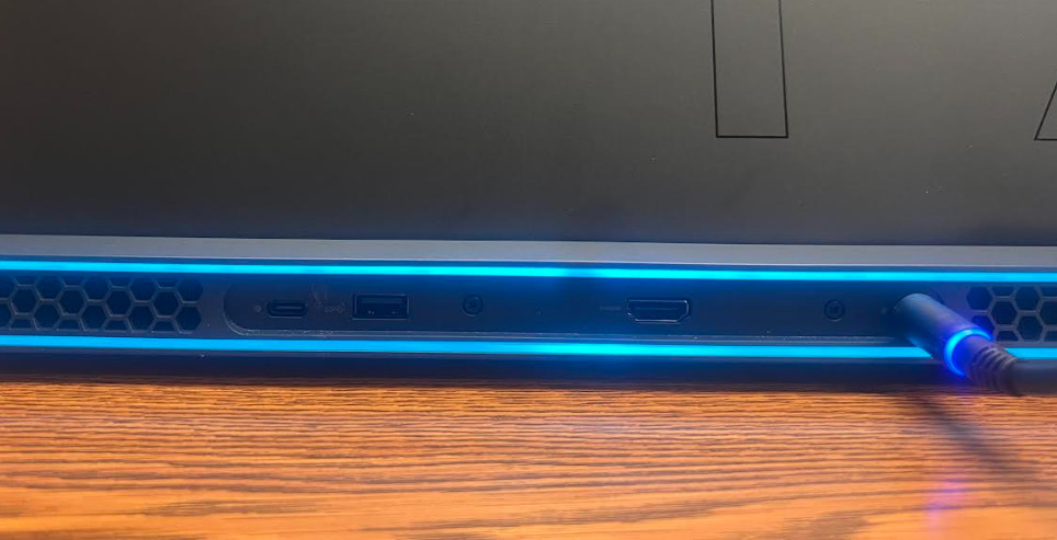 2022 Alienware M17 R5 Ryzen 7 6800H 16GB 512GB SSD 17.3″ 4K UHD 120Hz RX 6700M