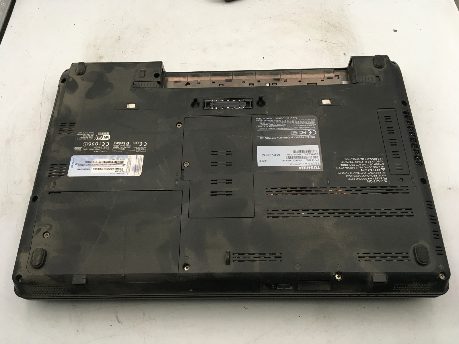 TOSHIBA TECRA A11 S3512 – FOR PARTS – INTEL CORE i3-370M – 3GB RAM – READ – BB