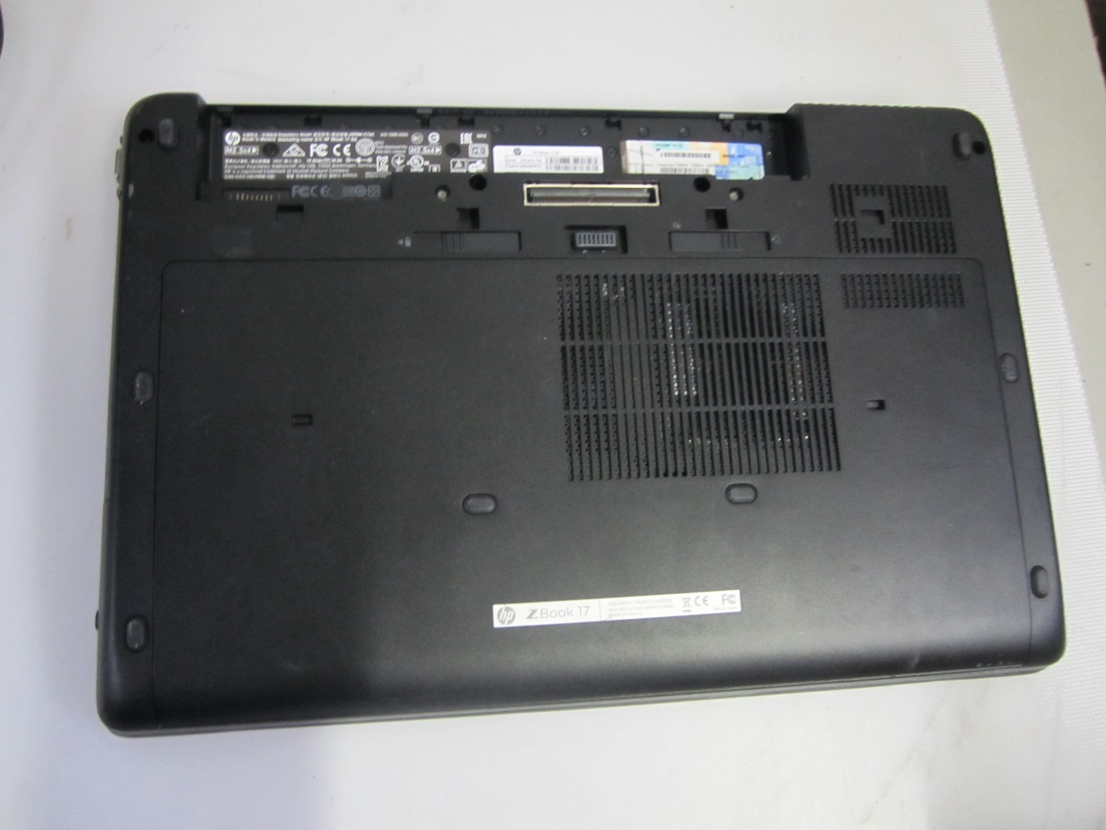 HP ZBook 17 G2 i5-4310M 2.70GHz 16GB 256GB LAPTOP NO OS/BTRY READ DESCRIPTION