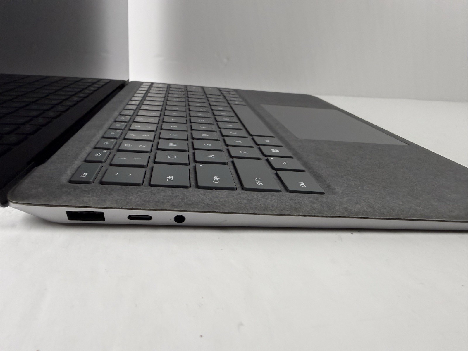 Microsoft Surface Laptop 5 13.5” 1950 Intel Core i7-1265U 16GB RAM 512GB NVME