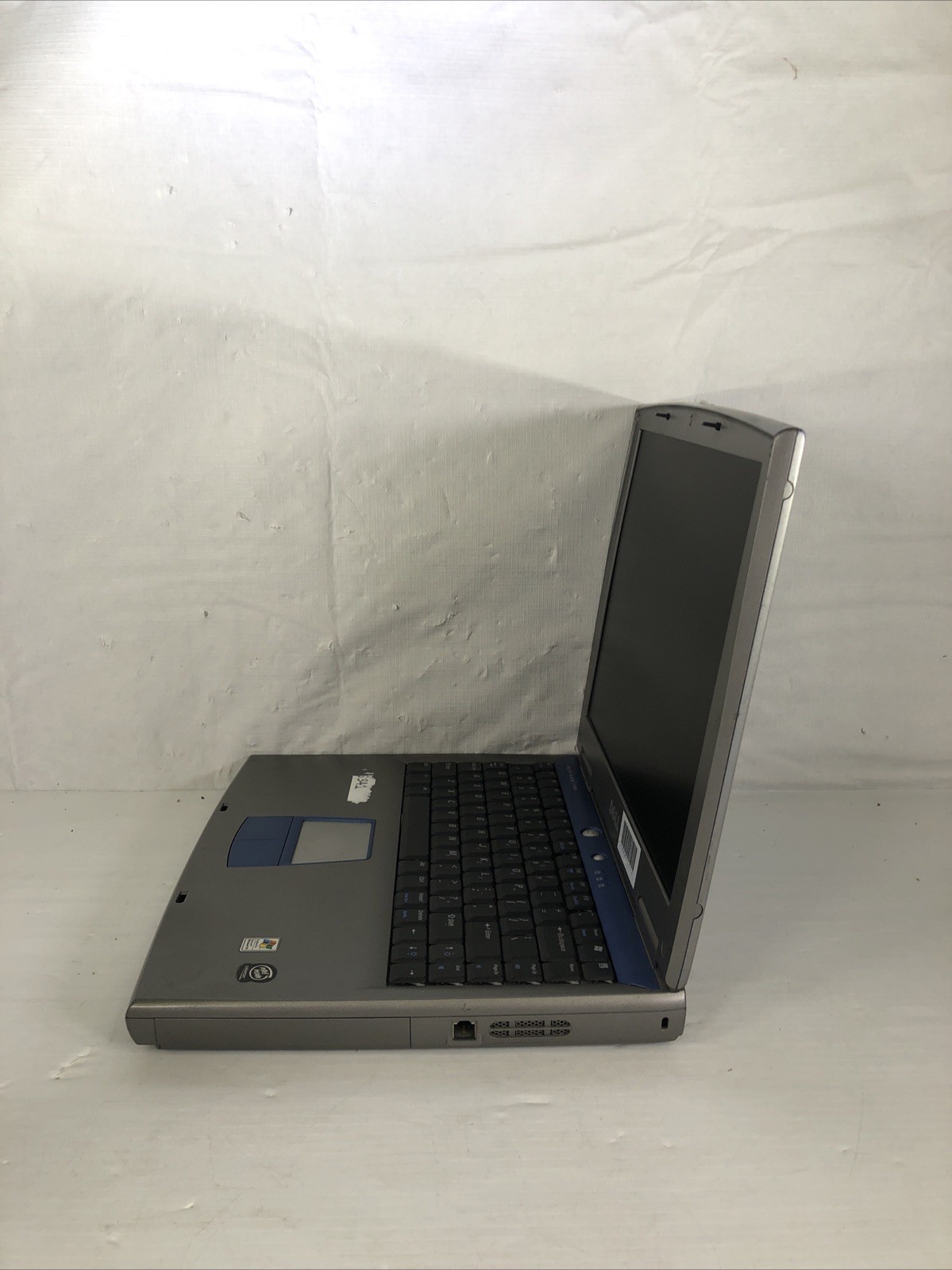Dell Inspiron 1100 15.1″ Blue Intel Celeron 2.30 Ghz 128 KB No HDD/OS