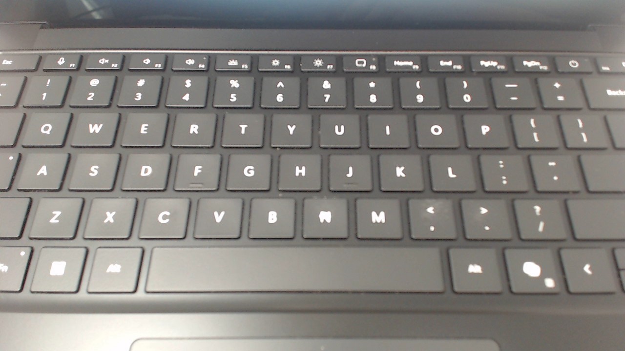 Surface Laptop 6 Model 2033 13.5″ Core Ultra 7 165H 16GB 512SSD 11Pro