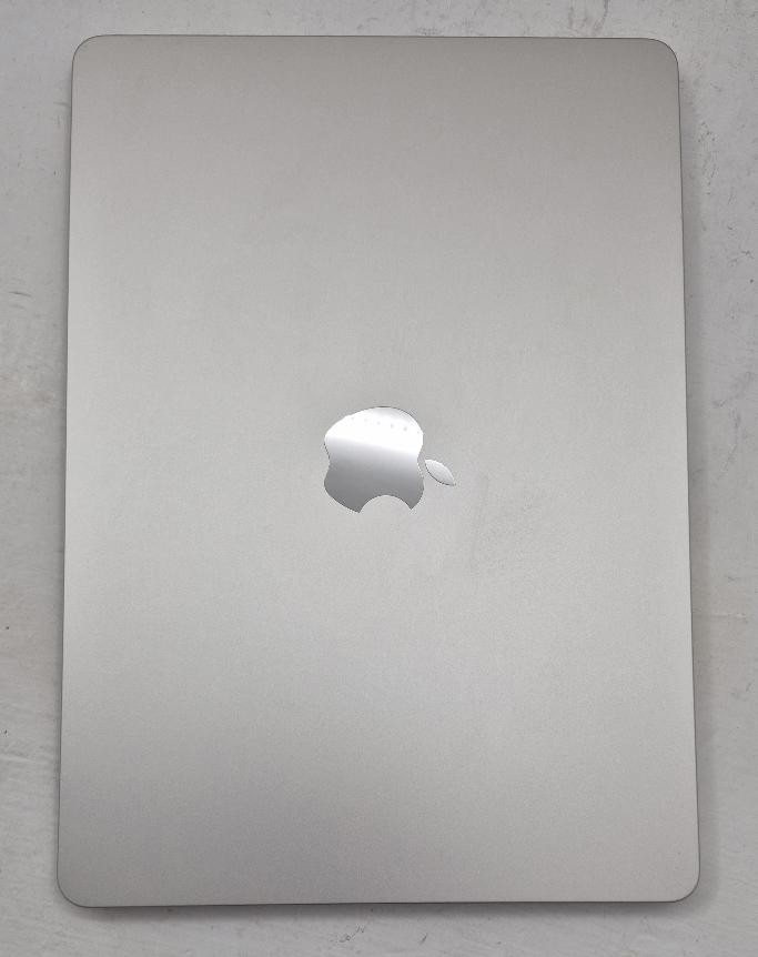 Apple A2681 Macbook Air 8GB Ram 256GB SSD M2 13.6″ Laptop w/ Charger – Starlight