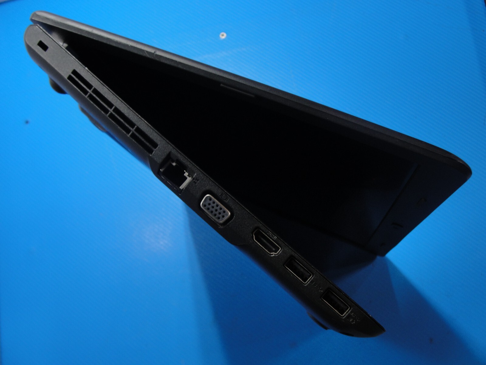 Lenovo ThinkPad E560 14” FHD Intel Core i7-6500U 2.5GHz 8GB 250GB SSD +Cgarger