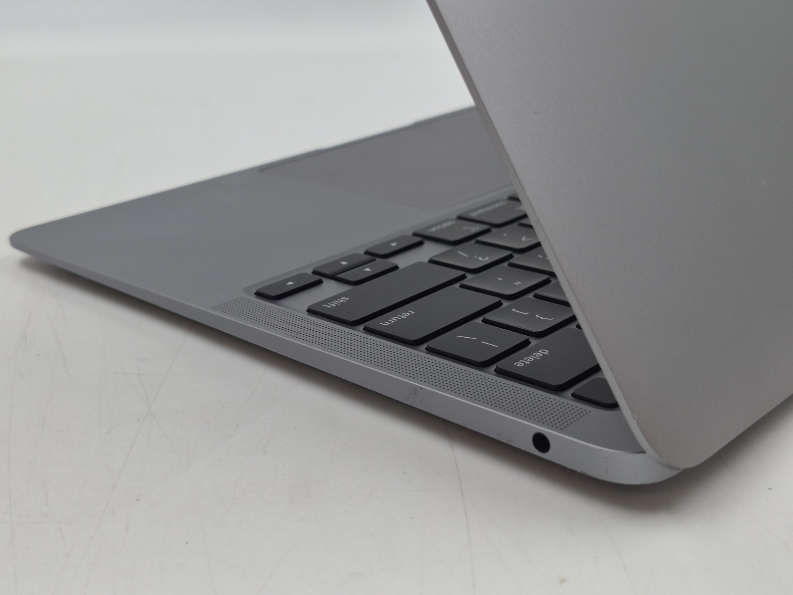 Apple MacBook Air 2020 M1 3.20GHz 8GB RAM 256GB NVMe SSD macOS Tahoe Laptop
