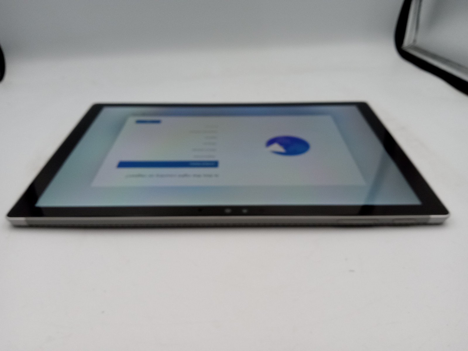 Microsoft Surface Pro 4 1724 12.3″ i7-6650U 16GB RAM 256GB SSD Windows 11 -RR