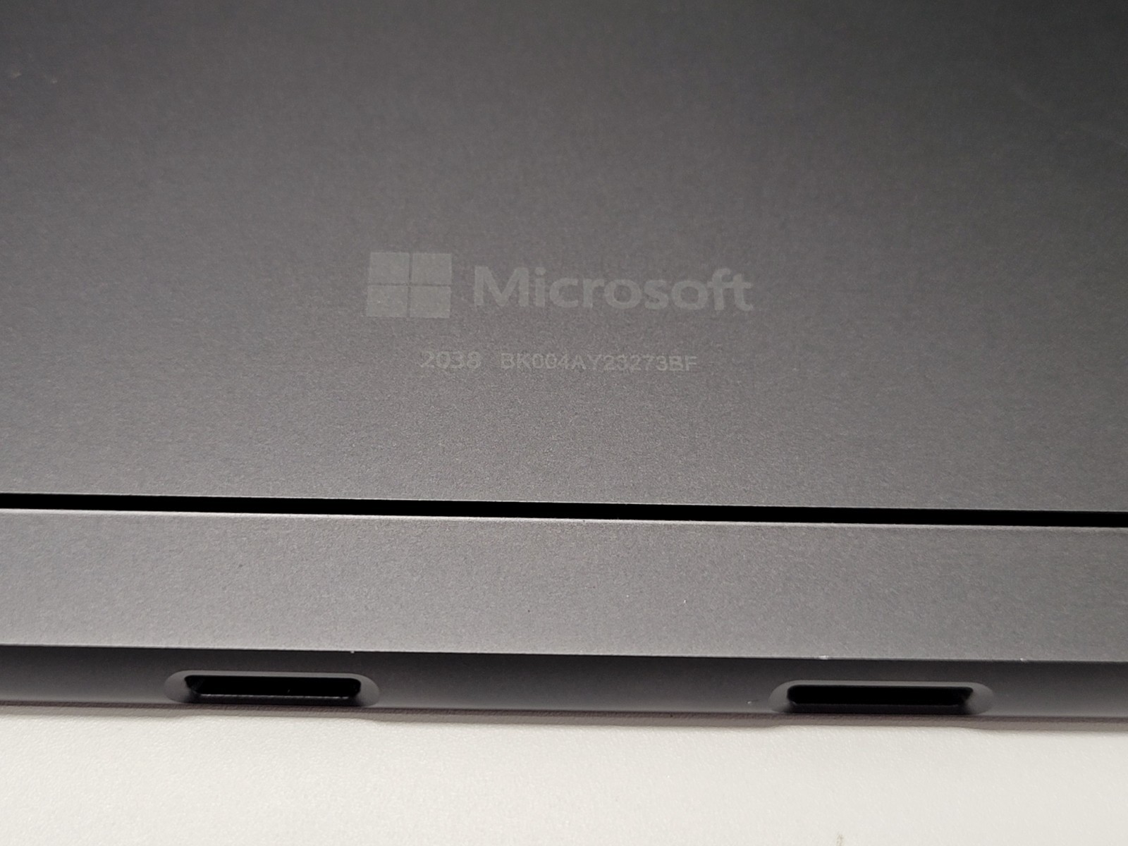 Microsoft Surface Pro 9 13″ i5-1235U 8GB RAM 256GB SSD 2038 Win11 Tablet