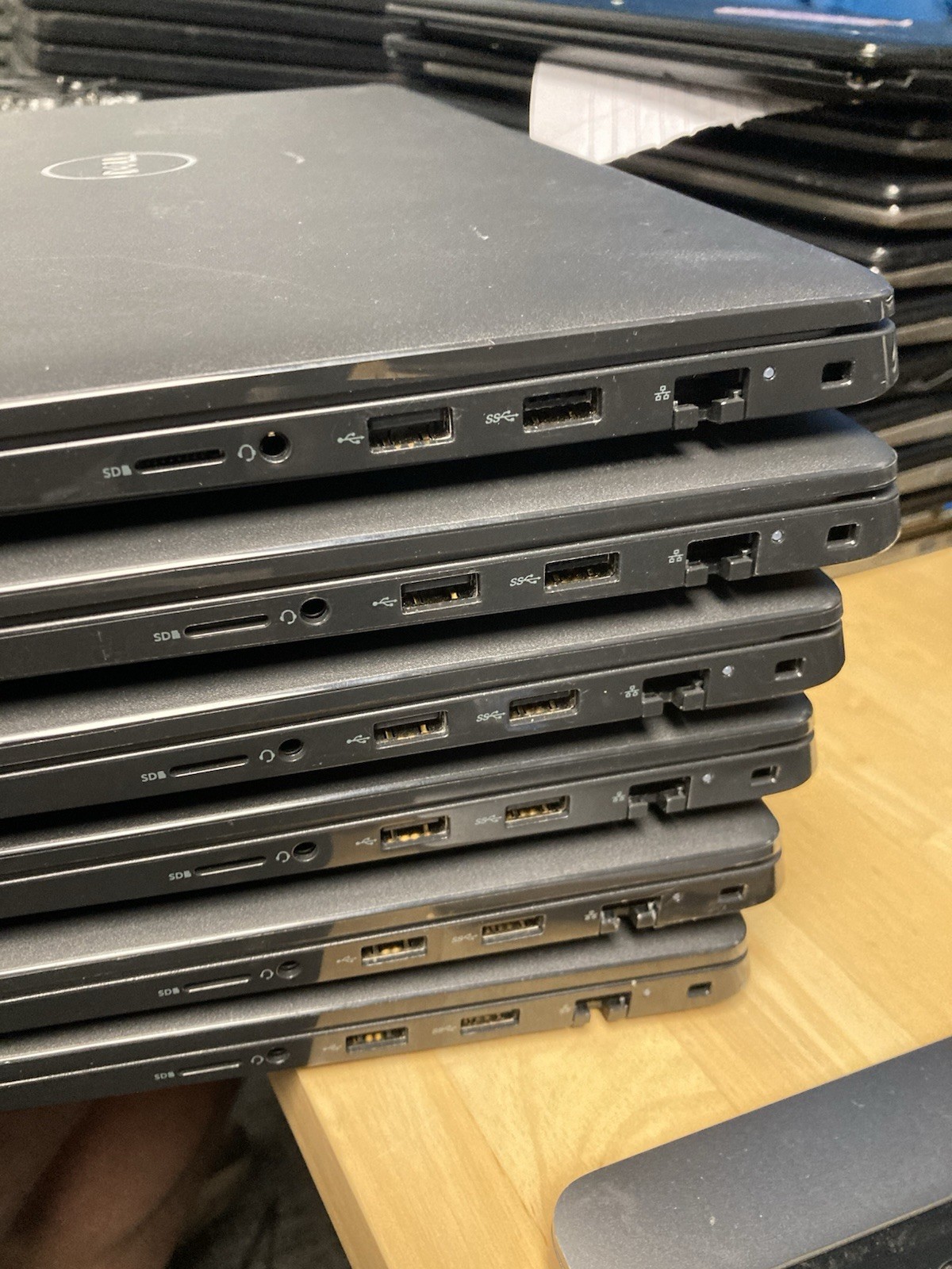 Dell Latitude 3520 15.6″ i5-1145G7 2.60 GHz 8 GB RAM No SSD/OS/AC – READ