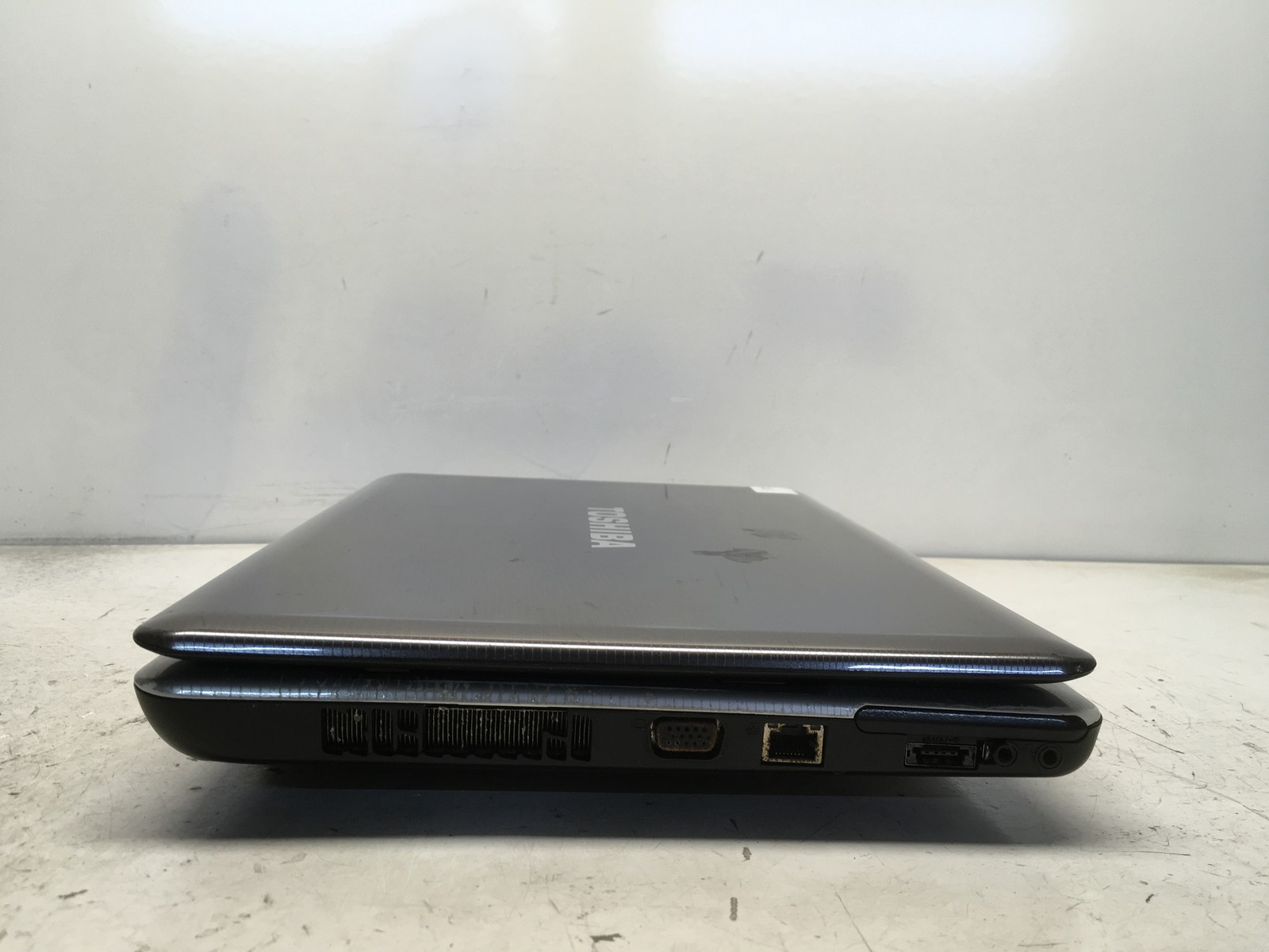 Toshiba Satellite Intel Pentium Dual-Core T4400 2.2GHz 3 GB NO HDD No Batt