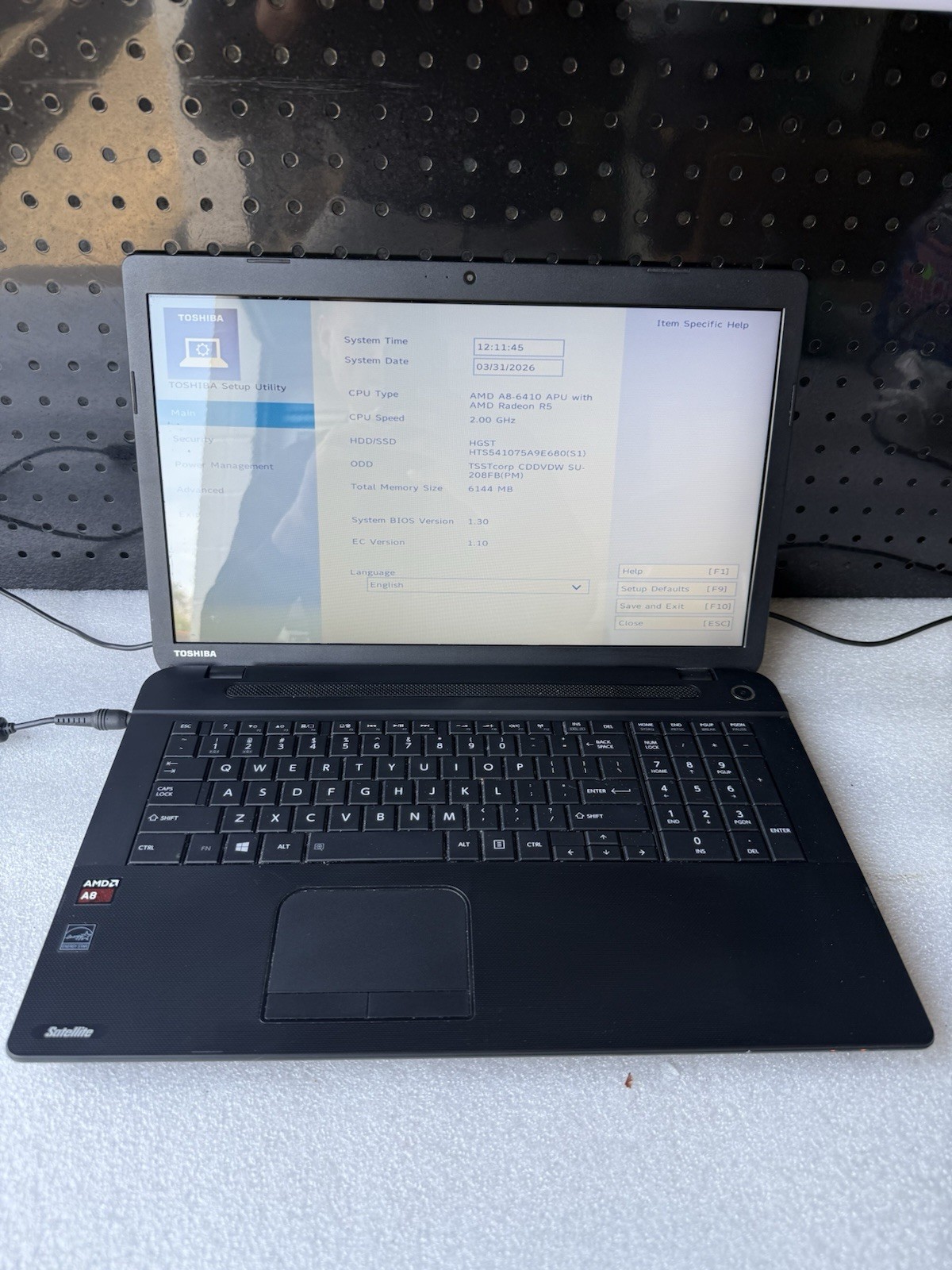 TOSHIBA SATELLITE C75D-B7300 AMD A8-6410 APU 2.00GHZ 6GB RAM 750GB HDD (No OS)