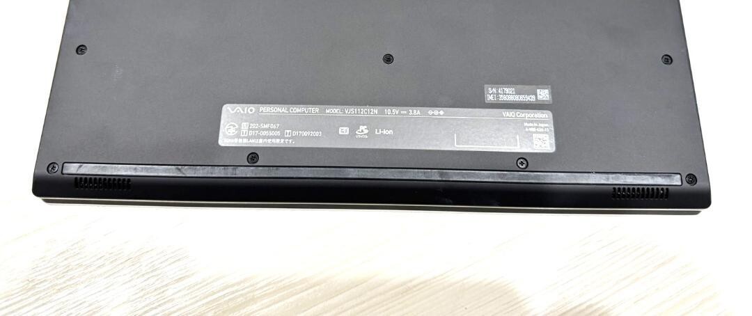 Vaio 11.6 Inch Laptop PC VJS112C12N RAM: 4GB SSD: 256GB Windows 10 Pro Core i3