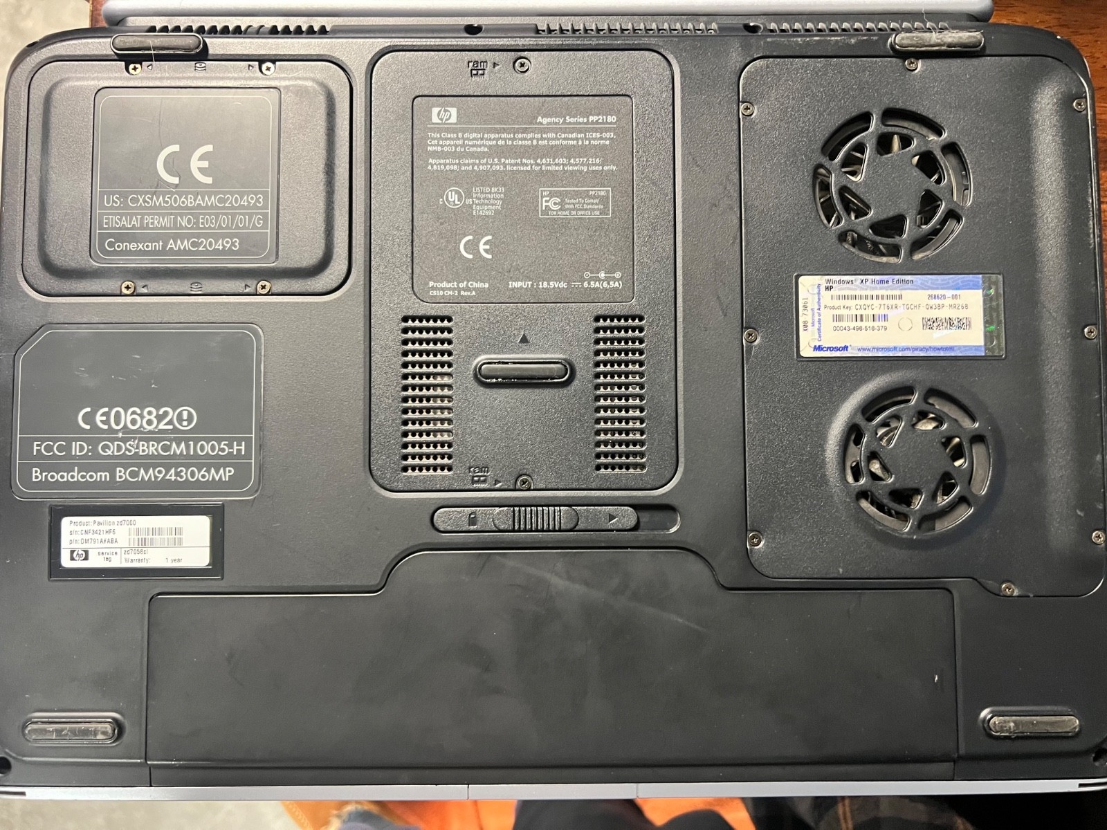 HP Pavilion zd7000 17in Intel P4 2.8GHz 512mb 80GB Win XP w/ Expansion Base